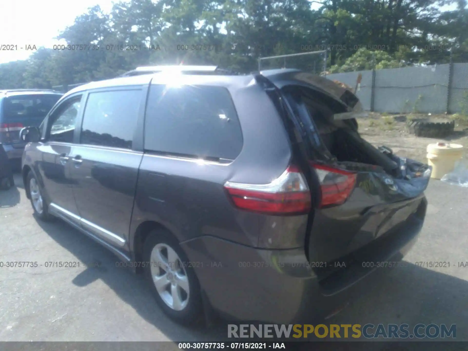 3 Photograph of a damaged car 5TDKZ3DCXLS074306 TOYOTA SIENNA 2020