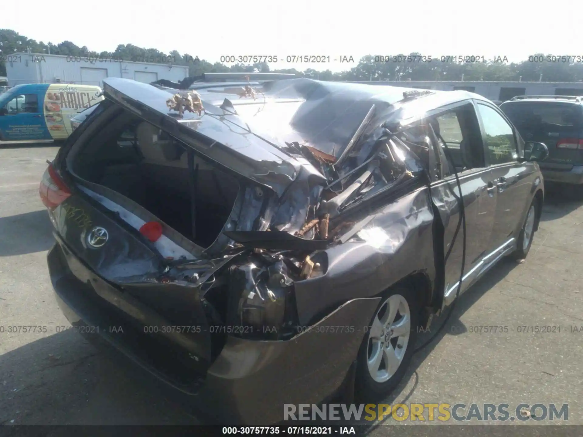 4 Photograph of a damaged car 5TDKZ3DCXLS074306 TOYOTA SIENNA 2020