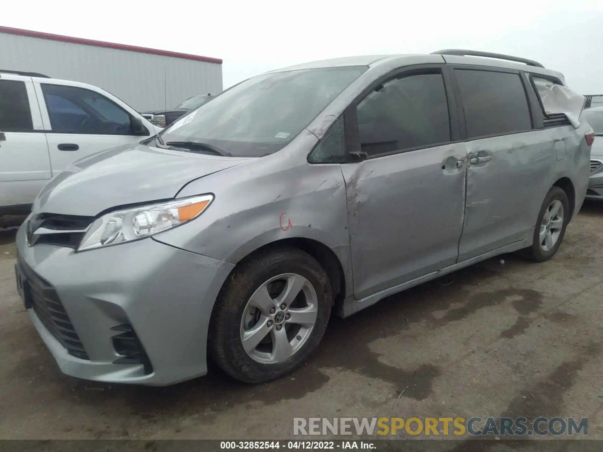 2 Photograph of a damaged car 5TDKZ3DCXLS081417 TOYOTA SIENNA 2020