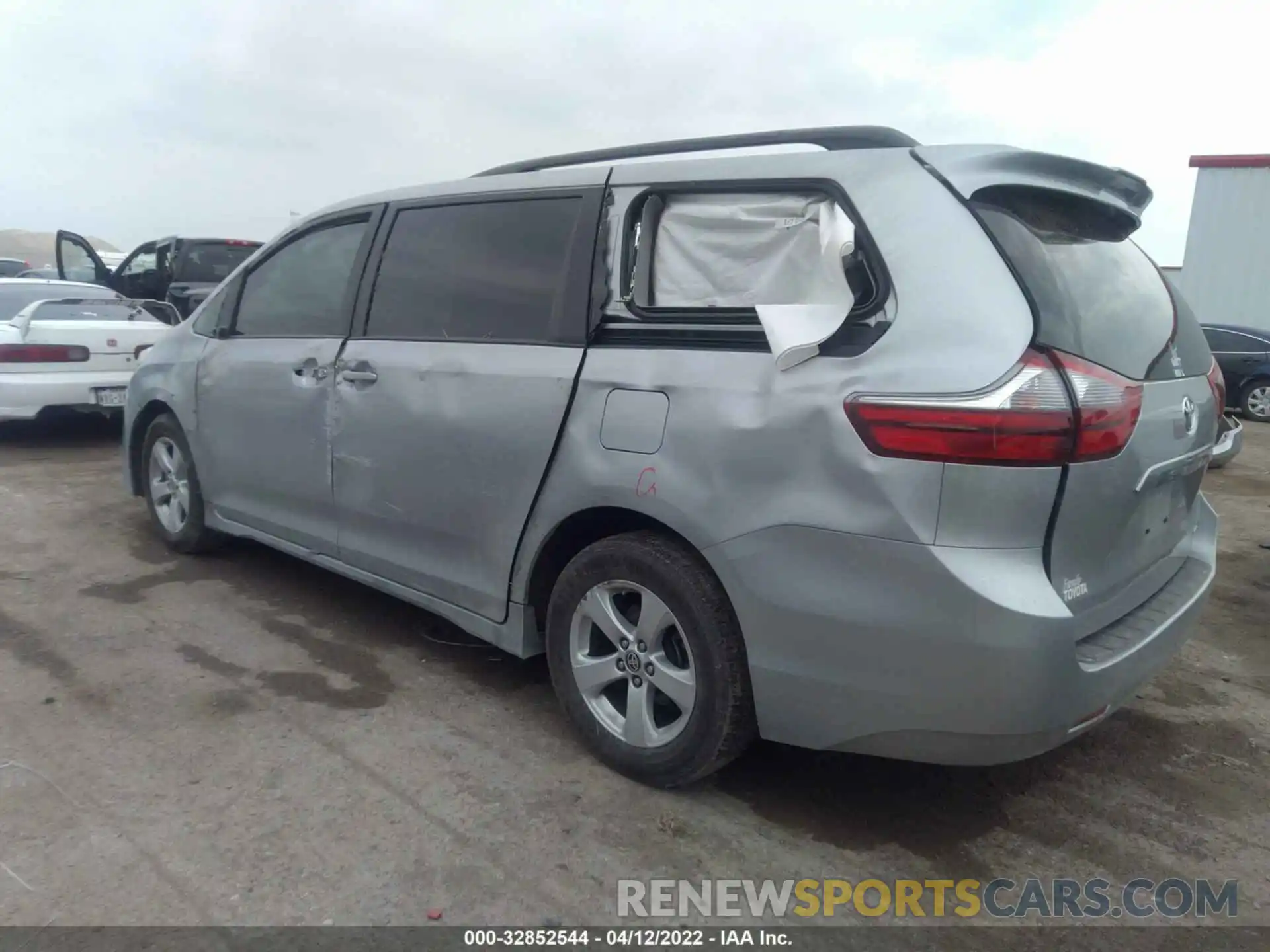 3 Фотография поврежденного автомобиля 5TDKZ3DCXLS081417 TOYOTA SIENNA 2020