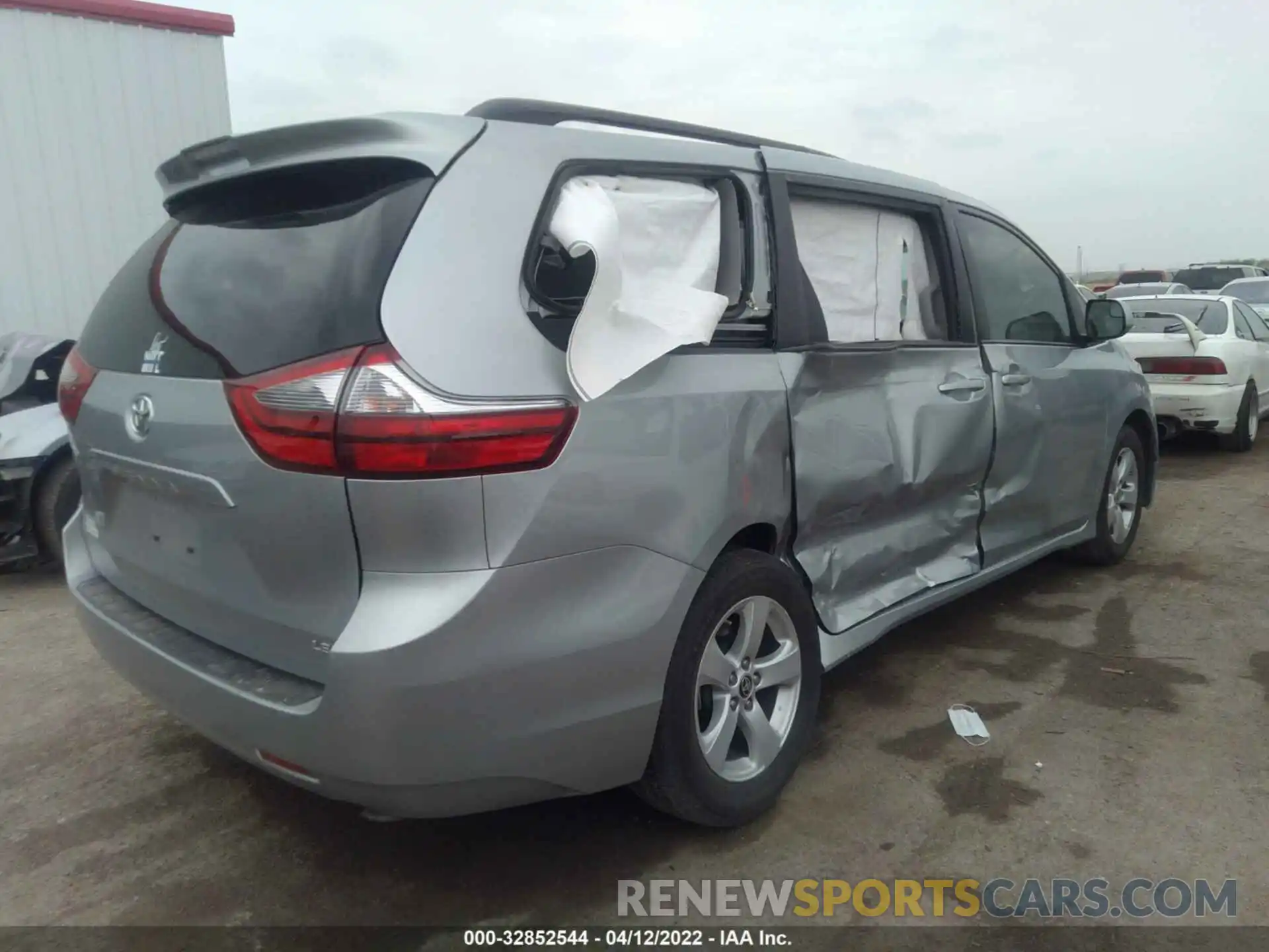 4 Фотография поврежденного автомобиля 5TDKZ3DCXLS081417 TOYOTA SIENNA 2020