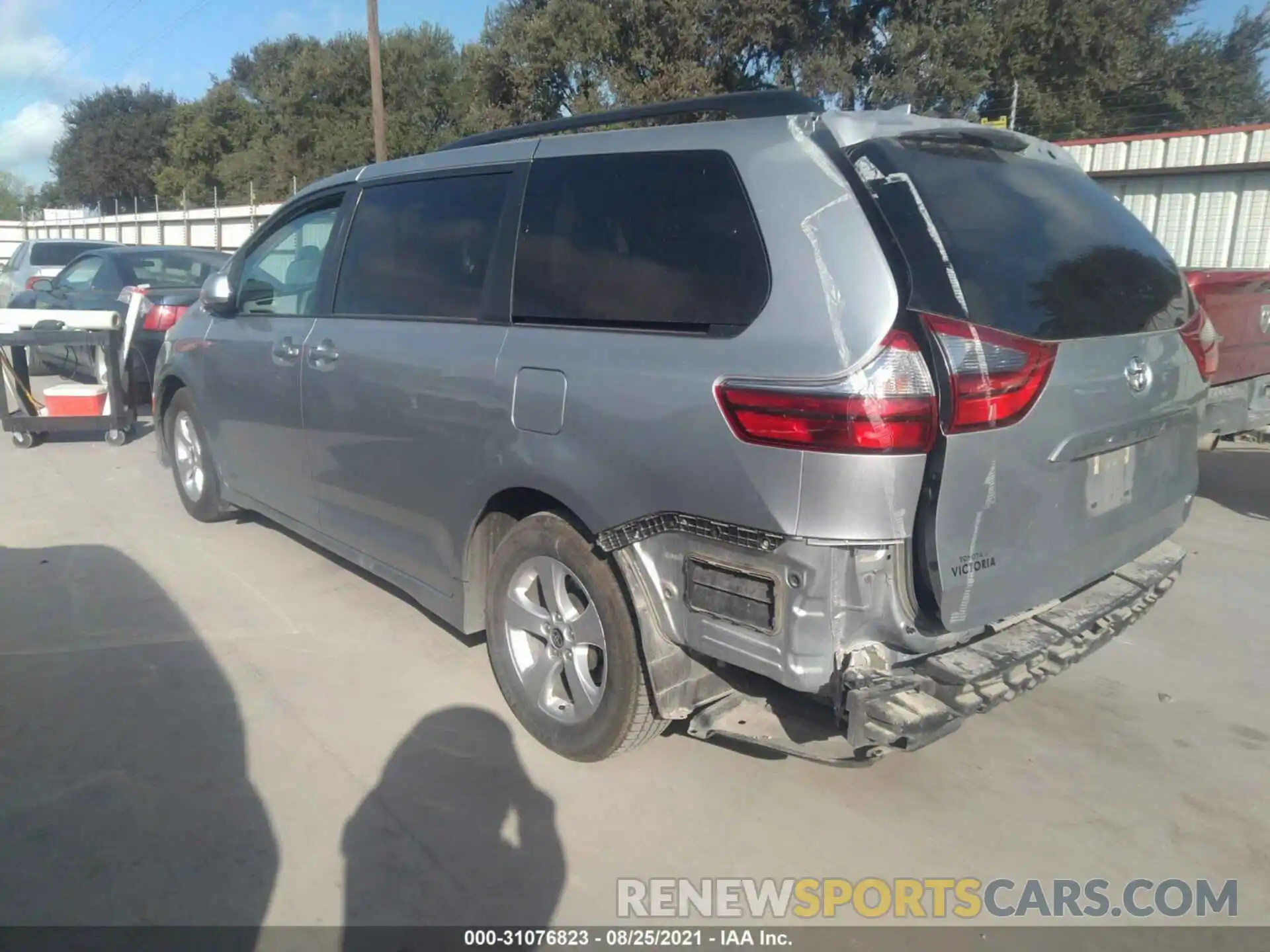 3 Фотография поврежденного автомобиля 5TDKZ3DCXLS082194 TOYOTA SIENNA 2020