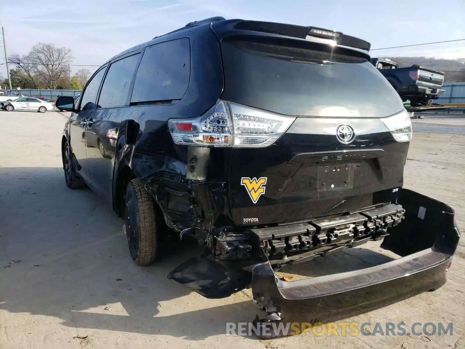 3 Photograph of a damaged car 5TDXZ3DC0LS027047 TOYOTA SIENNA 2020