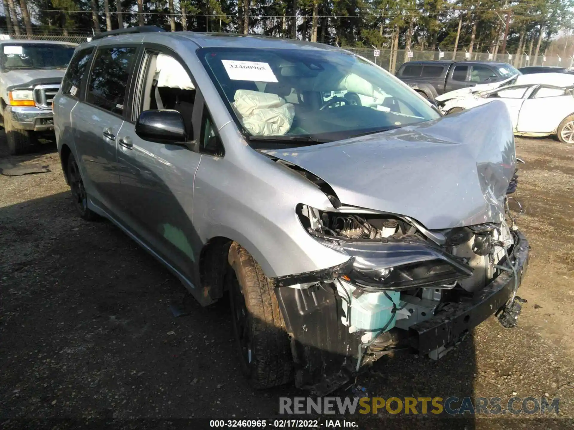 1 Photograph of a damaged car 5TDXZ3DC0LS027713 TOYOTA SIENNA 2020