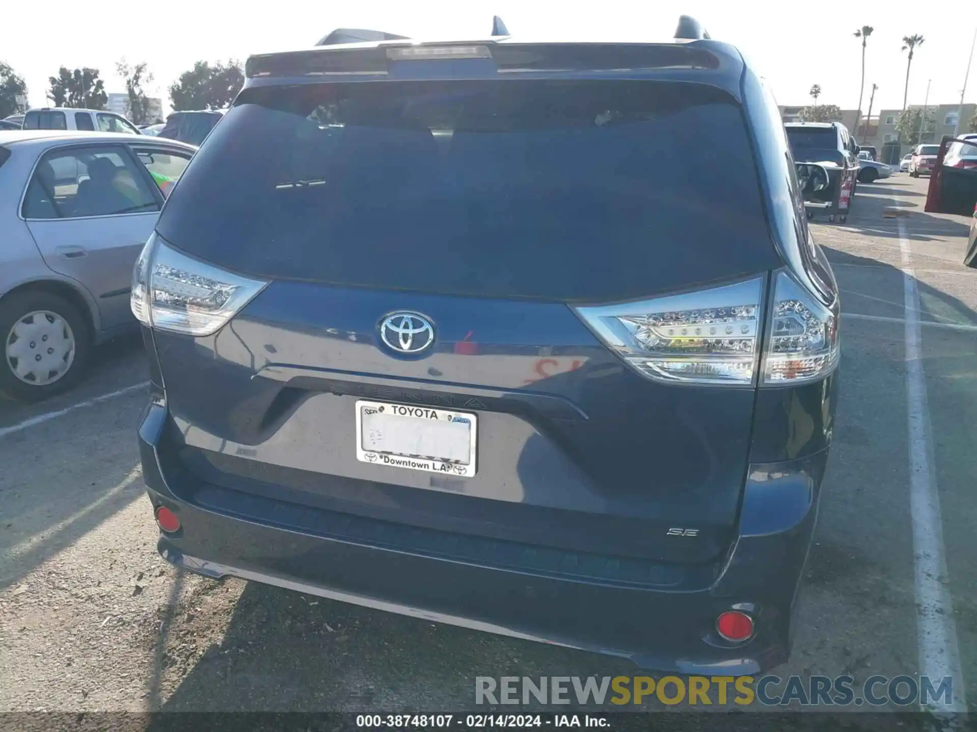 16 Photograph of a damaged car 5TDXZ3DC0LS039943 TOYOTA SIENNA 2020