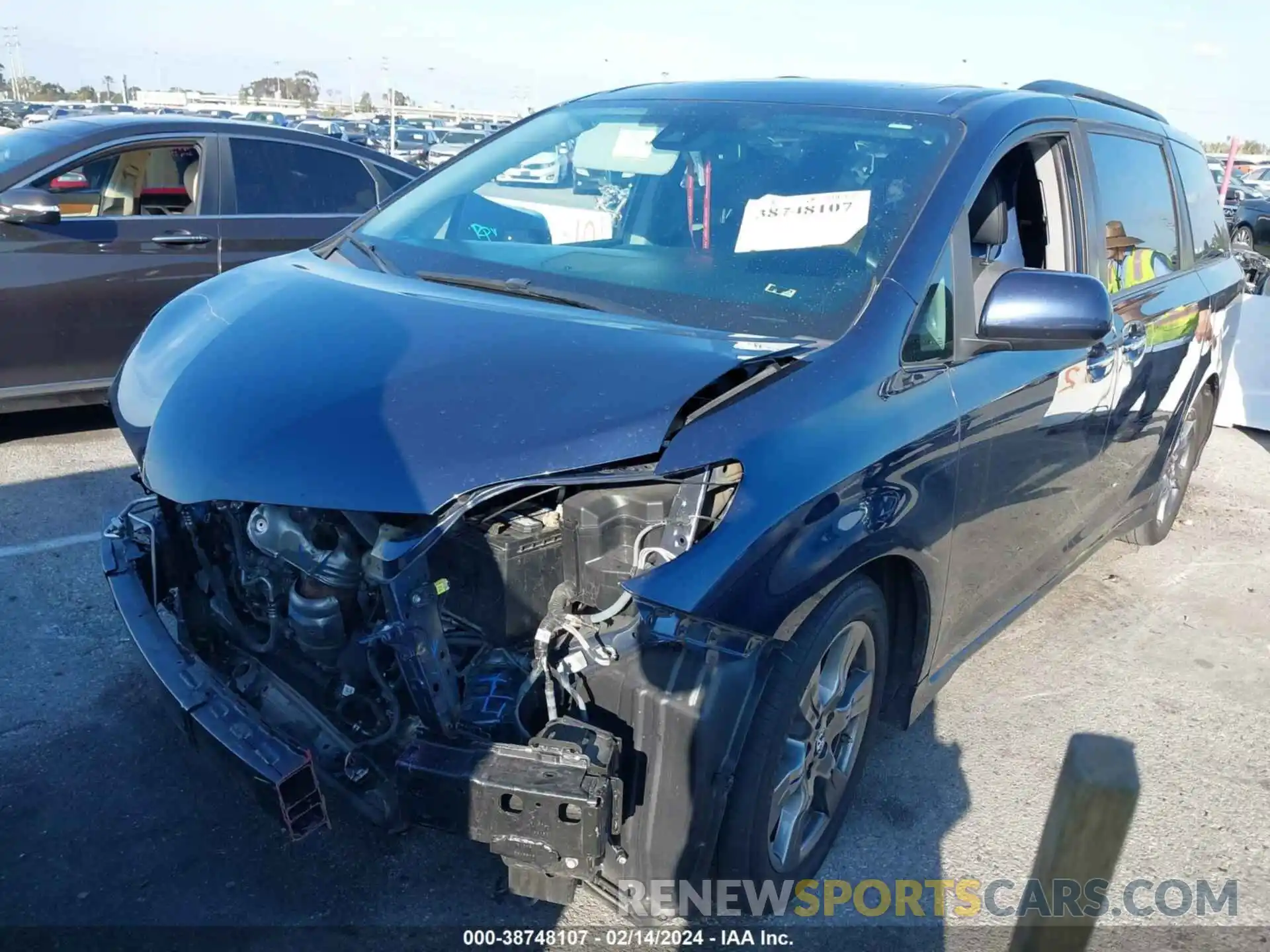 2 Photograph of a damaged car 5TDXZ3DC0LS039943 TOYOTA SIENNA 2020