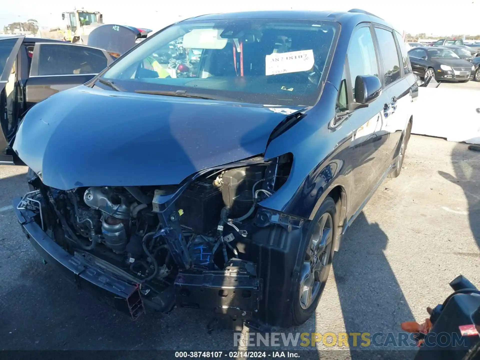 6 Photograph of a damaged car 5TDXZ3DC0LS039943 TOYOTA SIENNA 2020