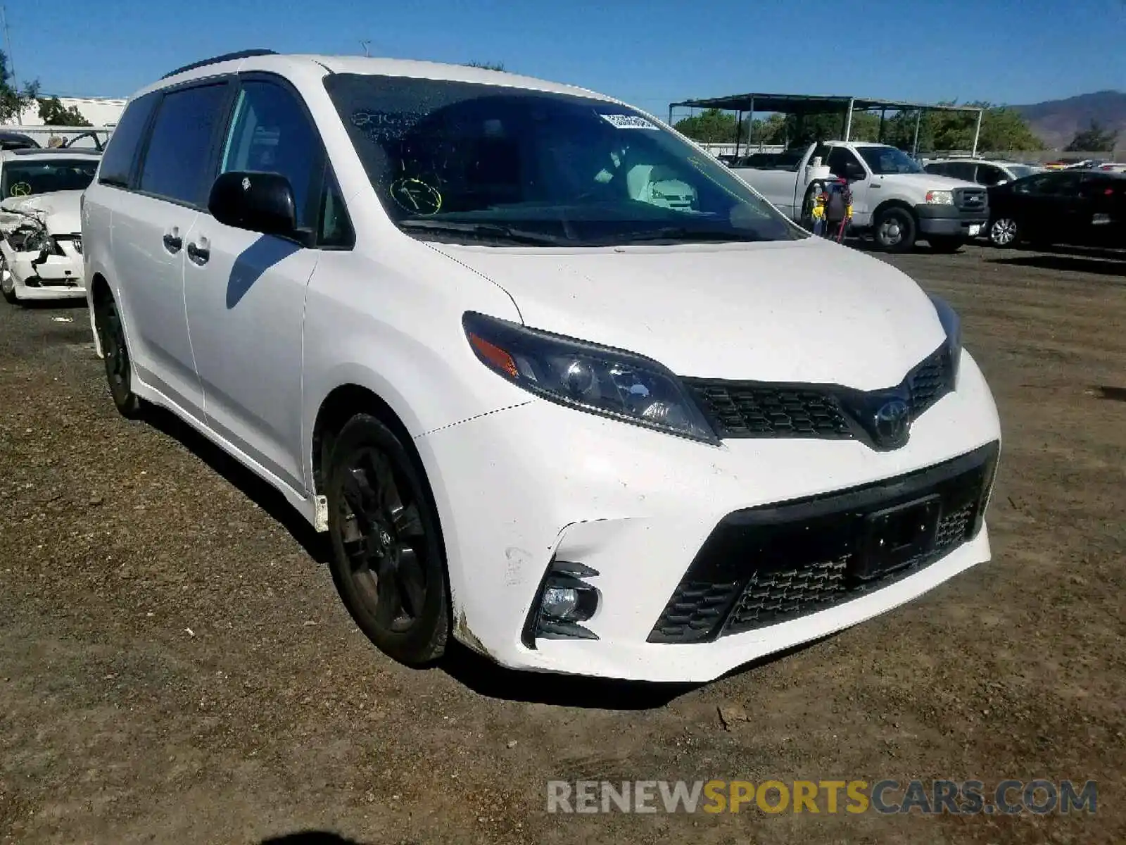 1 Photograph of a damaged car 5TDXZ3DC1LS028711 TOYOTA SIENNA 2020