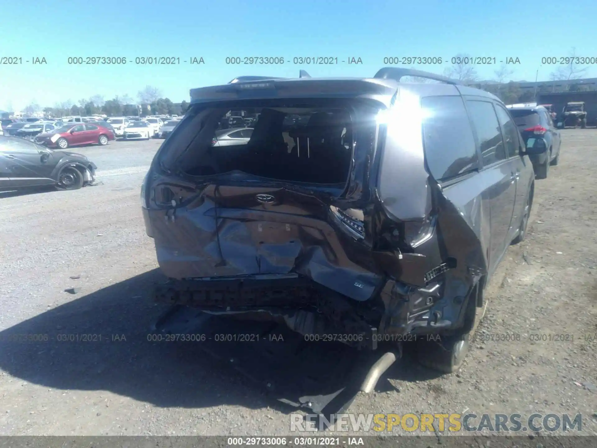 6 Photograph of a damaged car 5TDXZ3DC1LS036064 TOYOTA SIENNA 2020