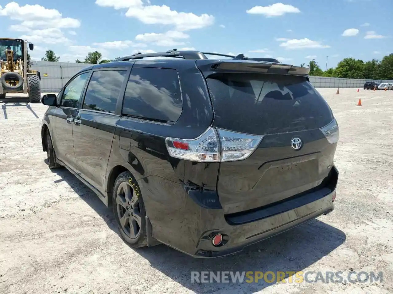 3 Photograph of a damaged car 5TDXZ3DC2LS029348 TOYOTA SIENNA 2020