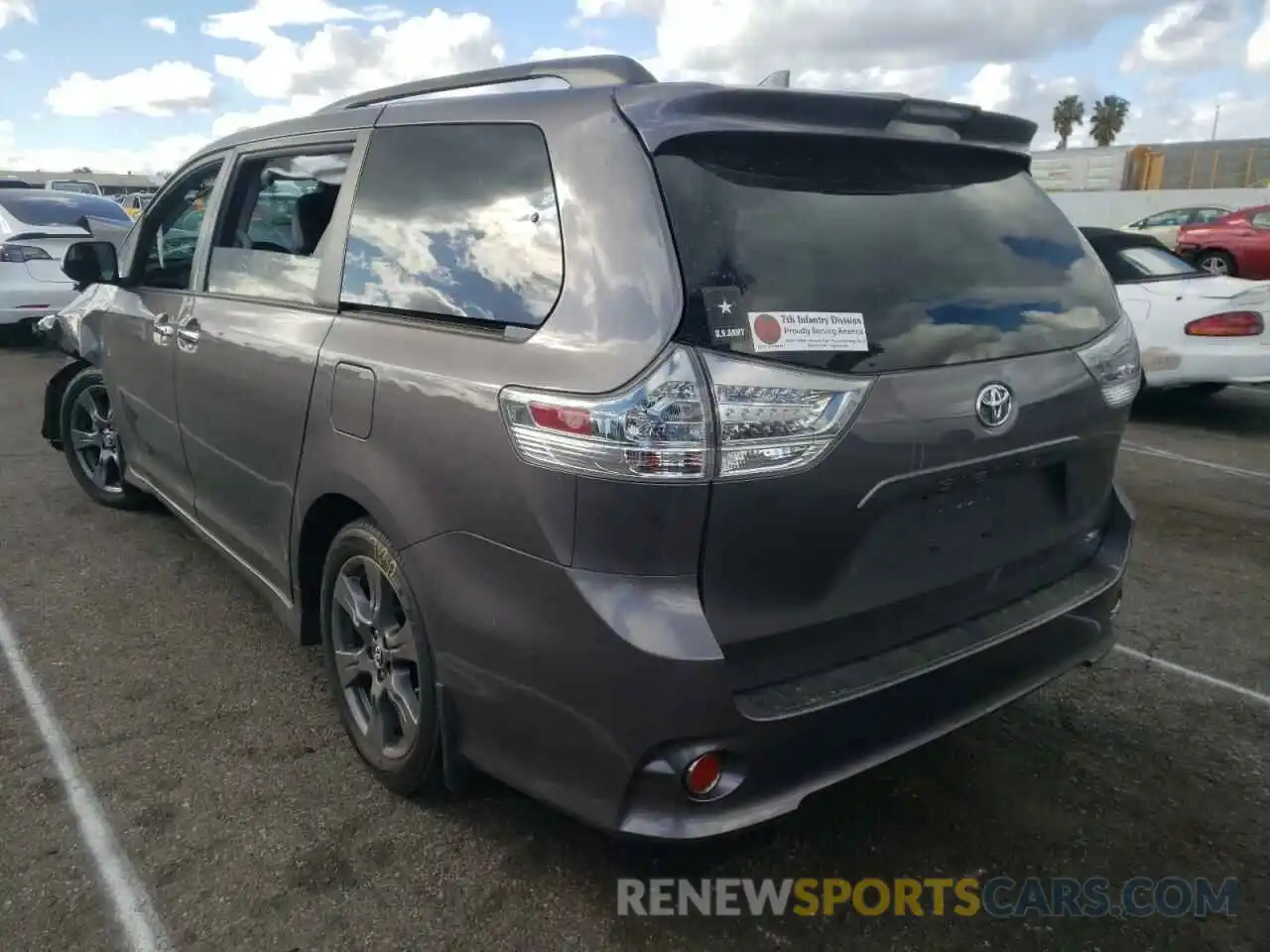 3 Фотография поврежденного автомобиля 5TDXZ3DC2LS035179 TOYOTA SIENNA 2020