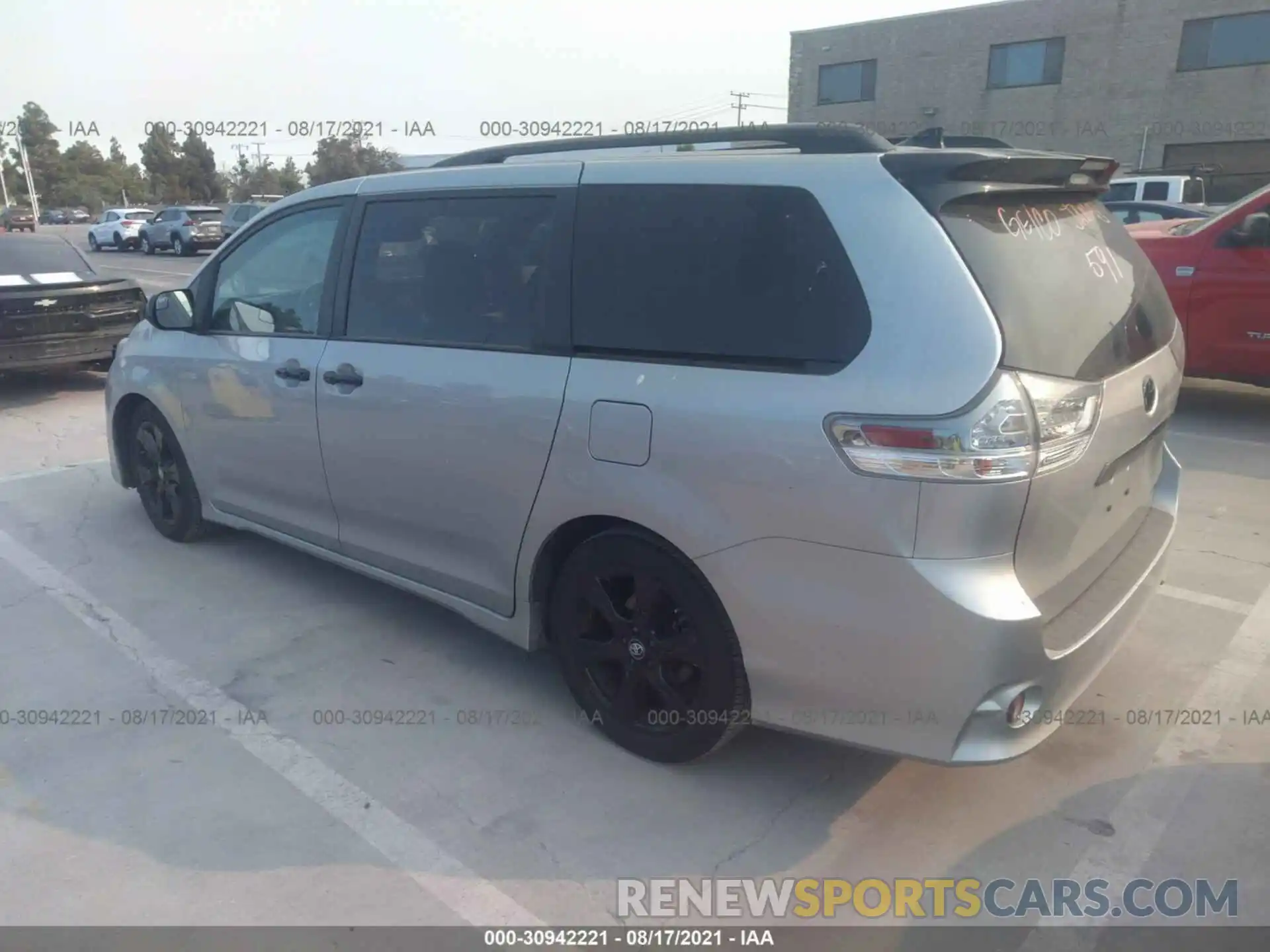 3 Фотография поврежденного автомобиля 5TDXZ3DC2LS048174 TOYOTA SIENNA 2020