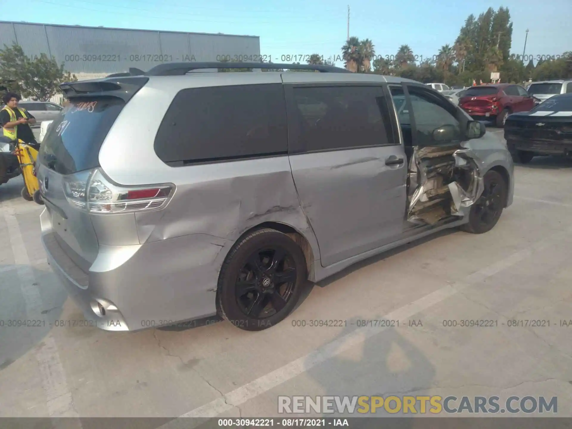 4 Фотография поврежденного автомобиля 5TDXZ3DC2LS048174 TOYOTA SIENNA 2020