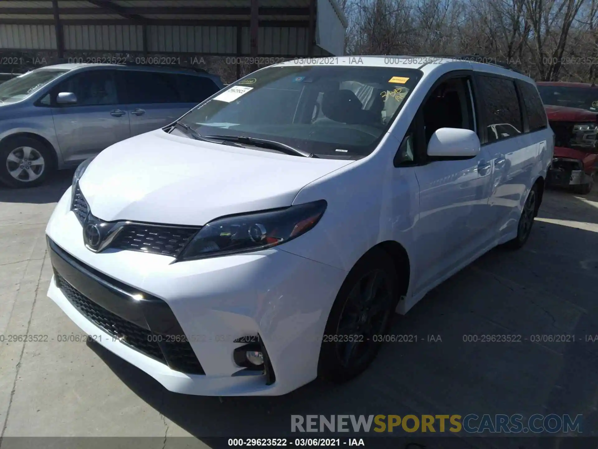 2 Photograph of a damaged car 5TDXZ3DC2LS052015 TOYOTA SIENNA 2020