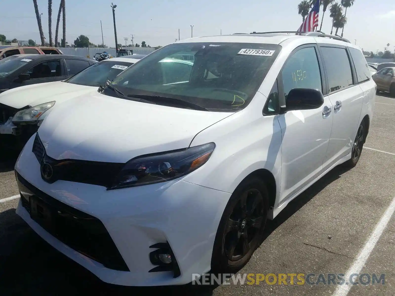 2 Photograph of a damaged car 5TDXZ3DC3LS038382 TOYOTA SIENNA 2020