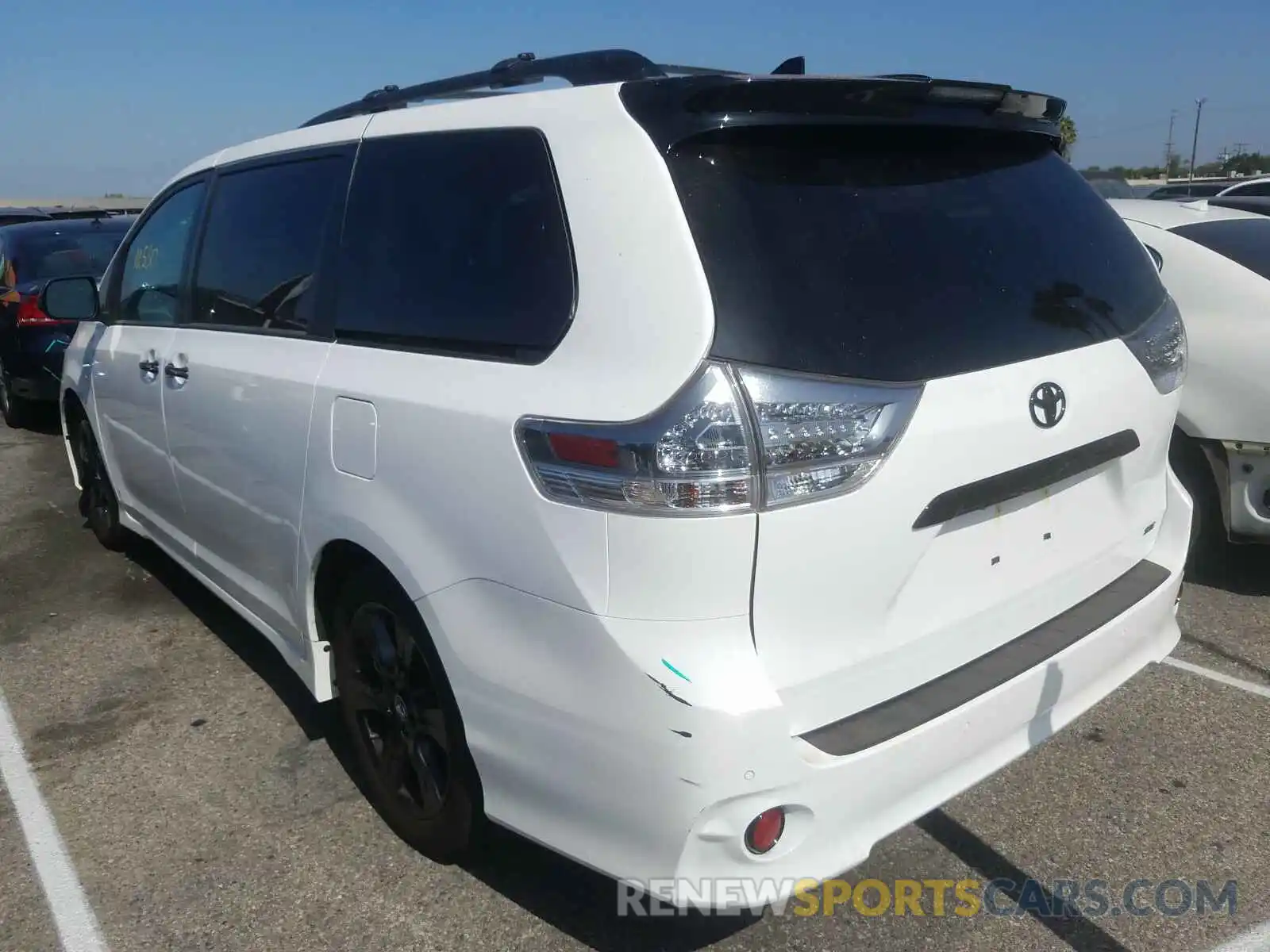 3 Photograph of a damaged car 5TDXZ3DC3LS038382 TOYOTA SIENNA 2020