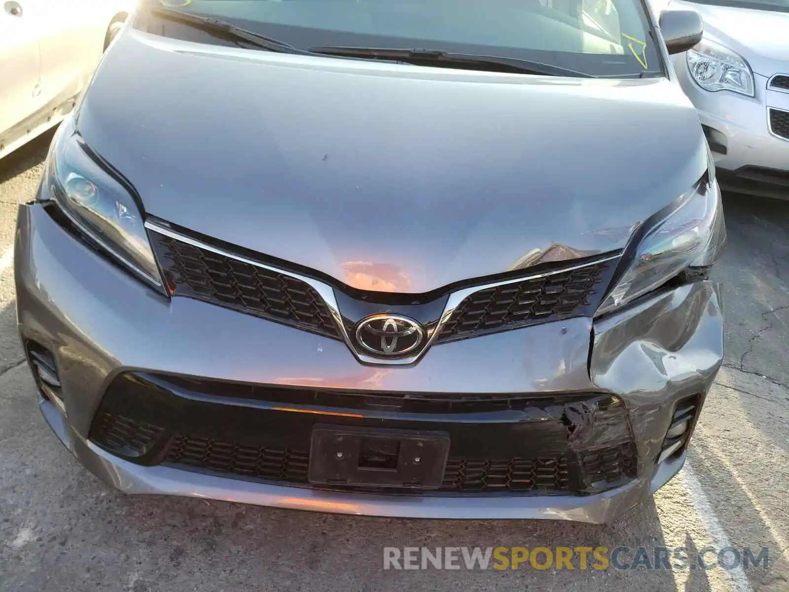 9 Photograph of a damaged car 5TDXZ3DC3LS043839 TOYOTA SIENNA 2020