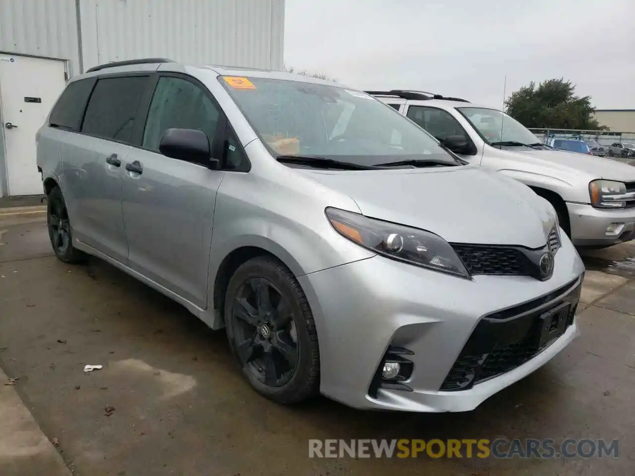 1 Photograph of a damaged car 5TDXZ3DC3LS053075 TOYOTA SIENNA 2020