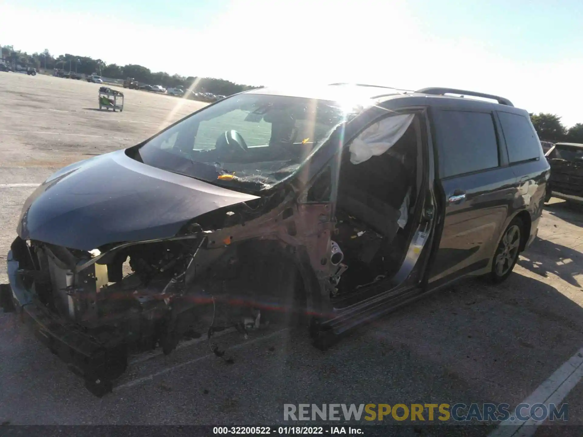 2 Photograph of a damaged car 5TDXZ3DC3LS063959 TOYOTA SIENNA 2020