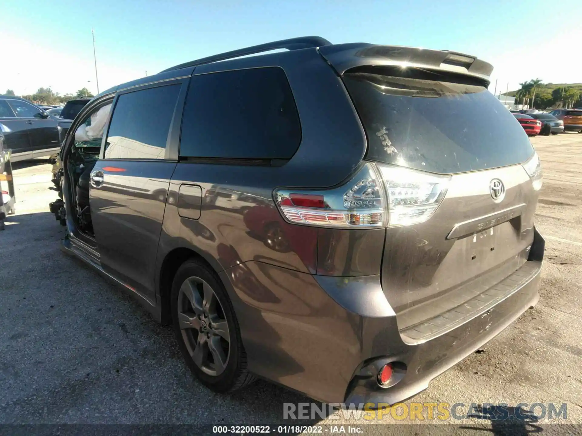 3 Фотография поврежденного автомобиля 5TDXZ3DC3LS063959 TOYOTA SIENNA 2020