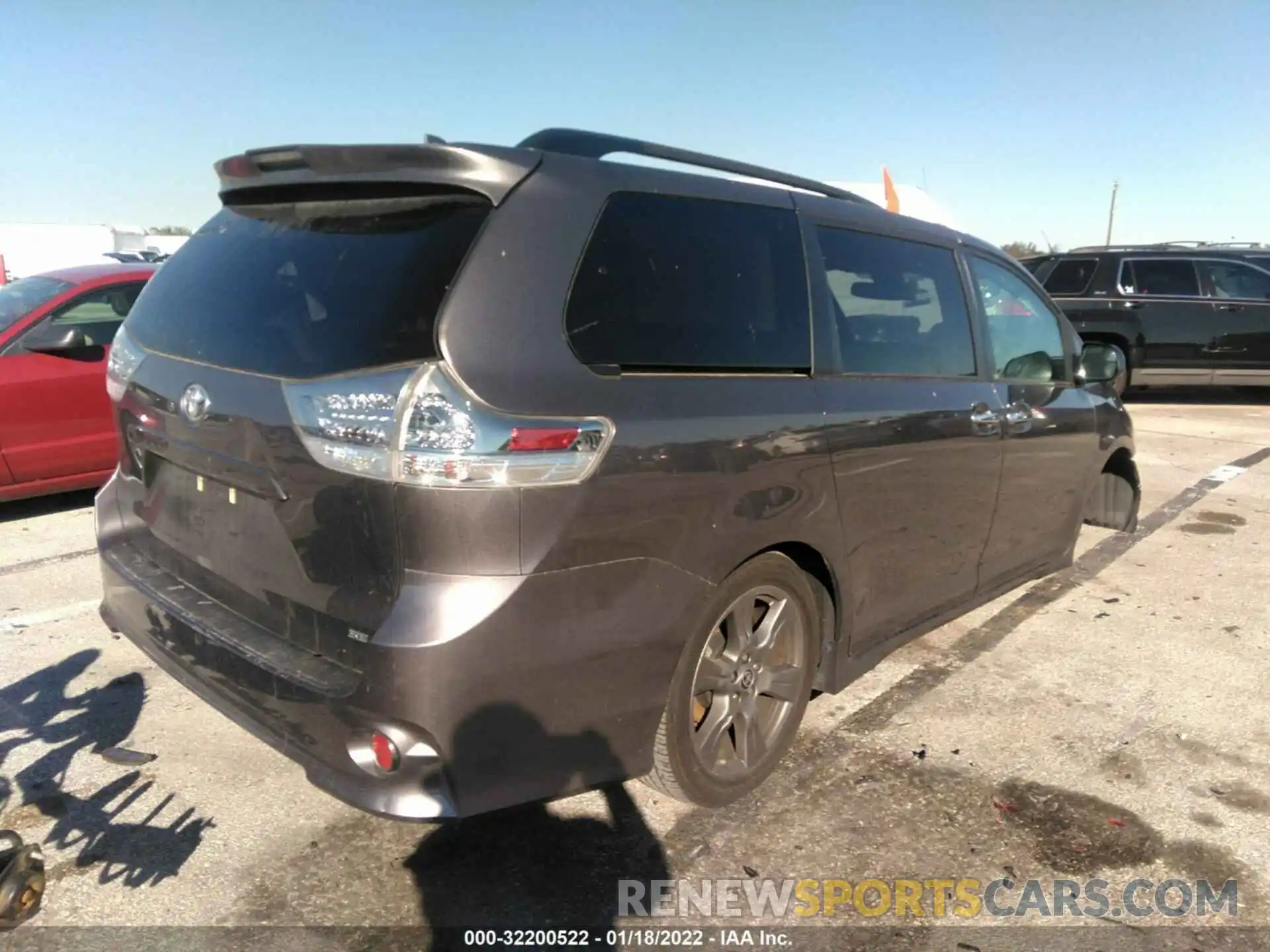 4 Фотография поврежденного автомобиля 5TDXZ3DC3LS063959 TOYOTA SIENNA 2020