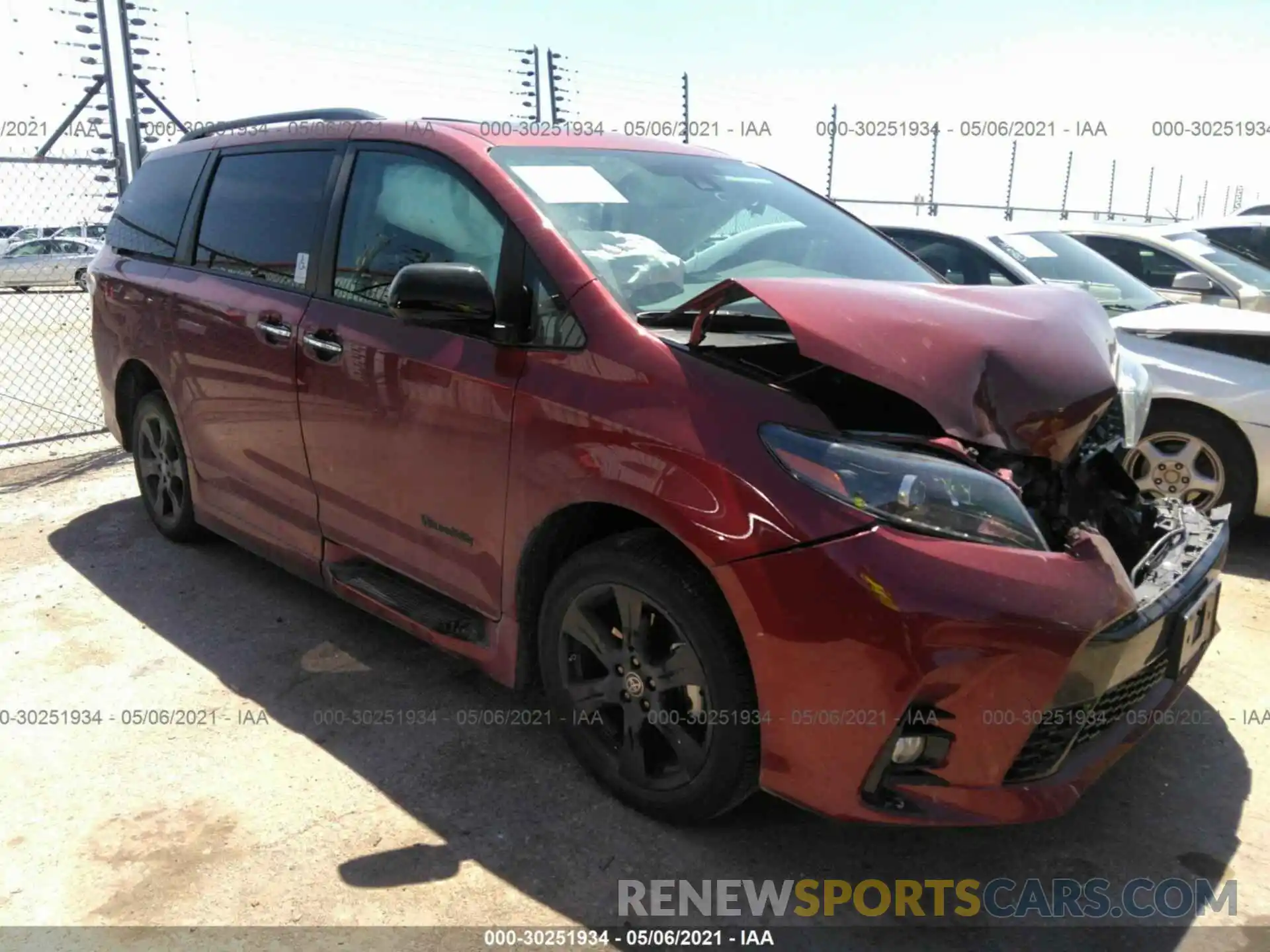 1 Photograph of a damaged car 5TDXZ3DC3LS081572 TOYOTA SIENNA 2020