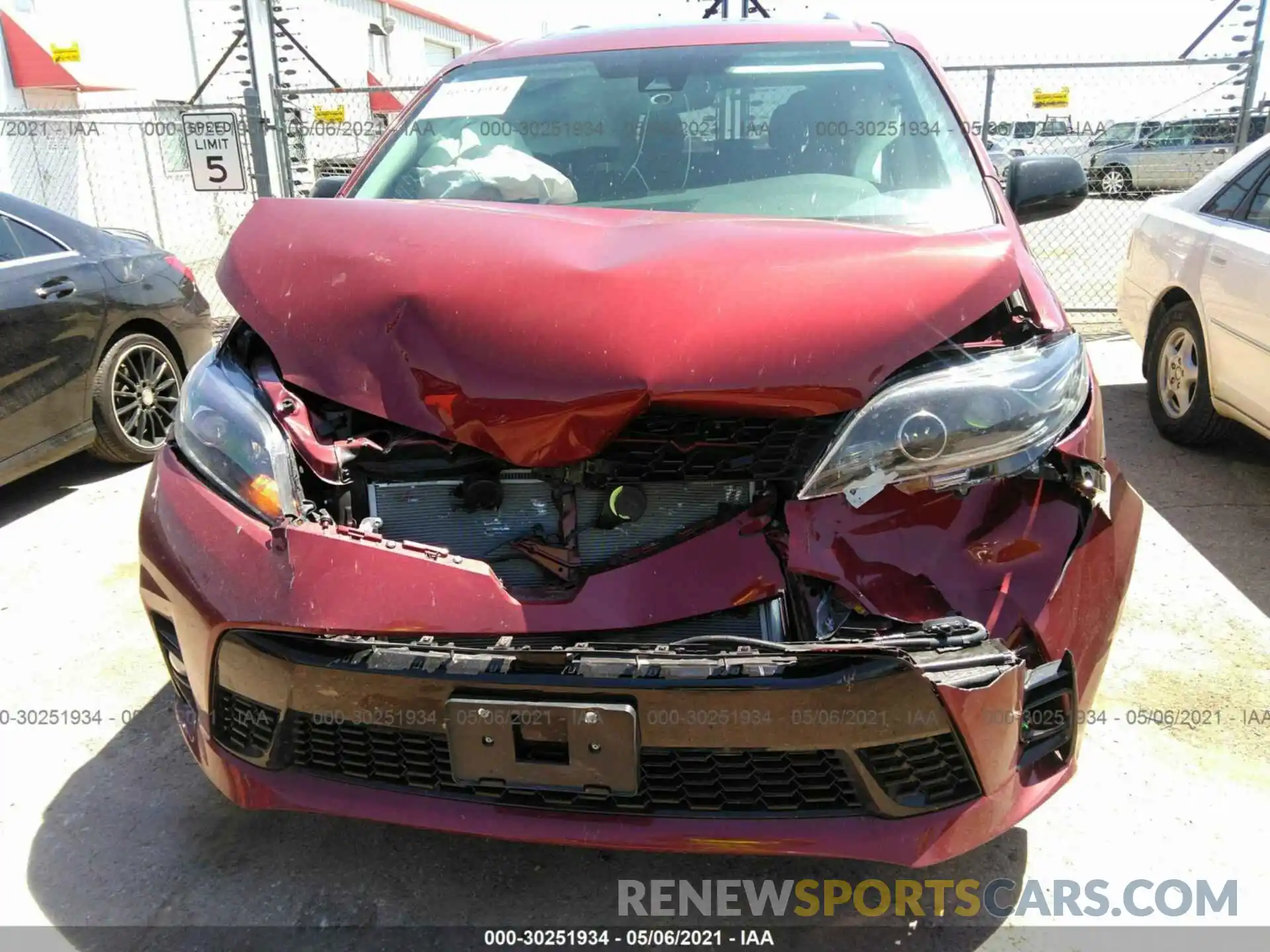 6 Photograph of a damaged car 5TDXZ3DC3LS081572 TOYOTA SIENNA 2020