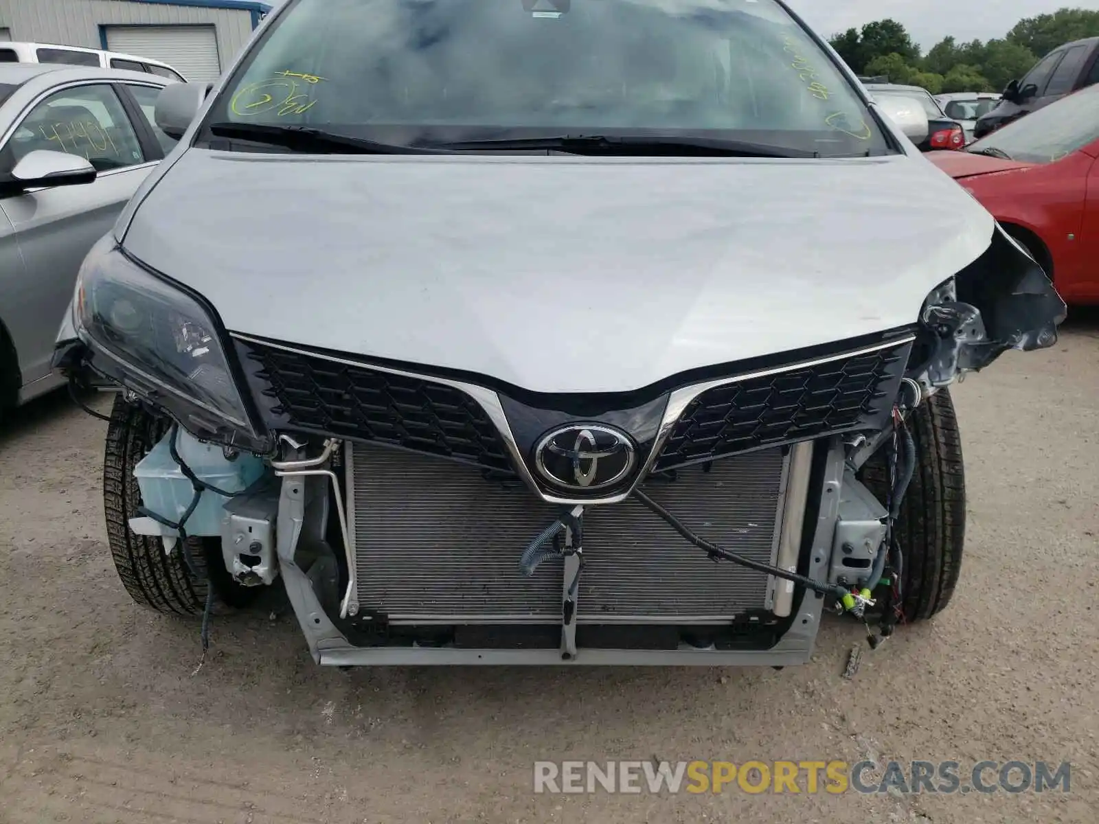 9 Photograph of a damaged car 5TDXZ3DC3LS085105 TOYOTA SIENNA 2020