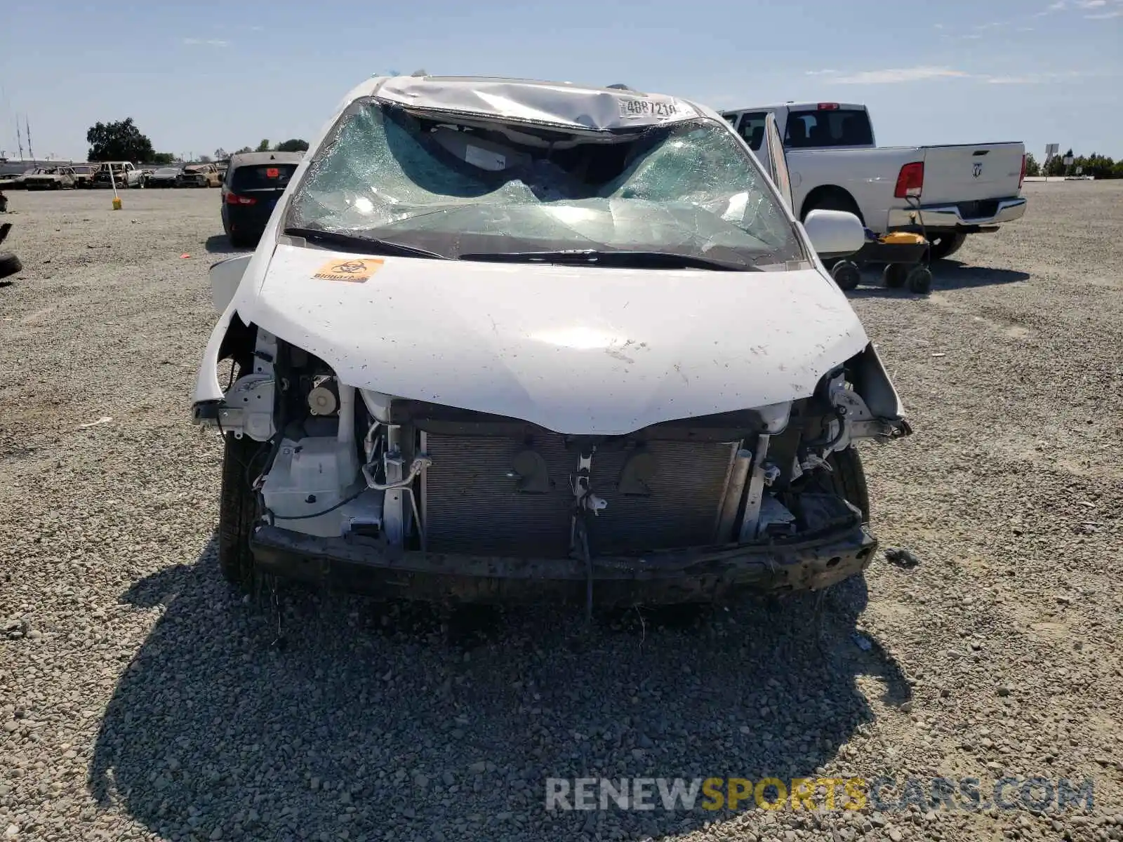 9 Photograph of a damaged car 5TDXZ3DC4LS087347 TOYOTA SIENNA 2020