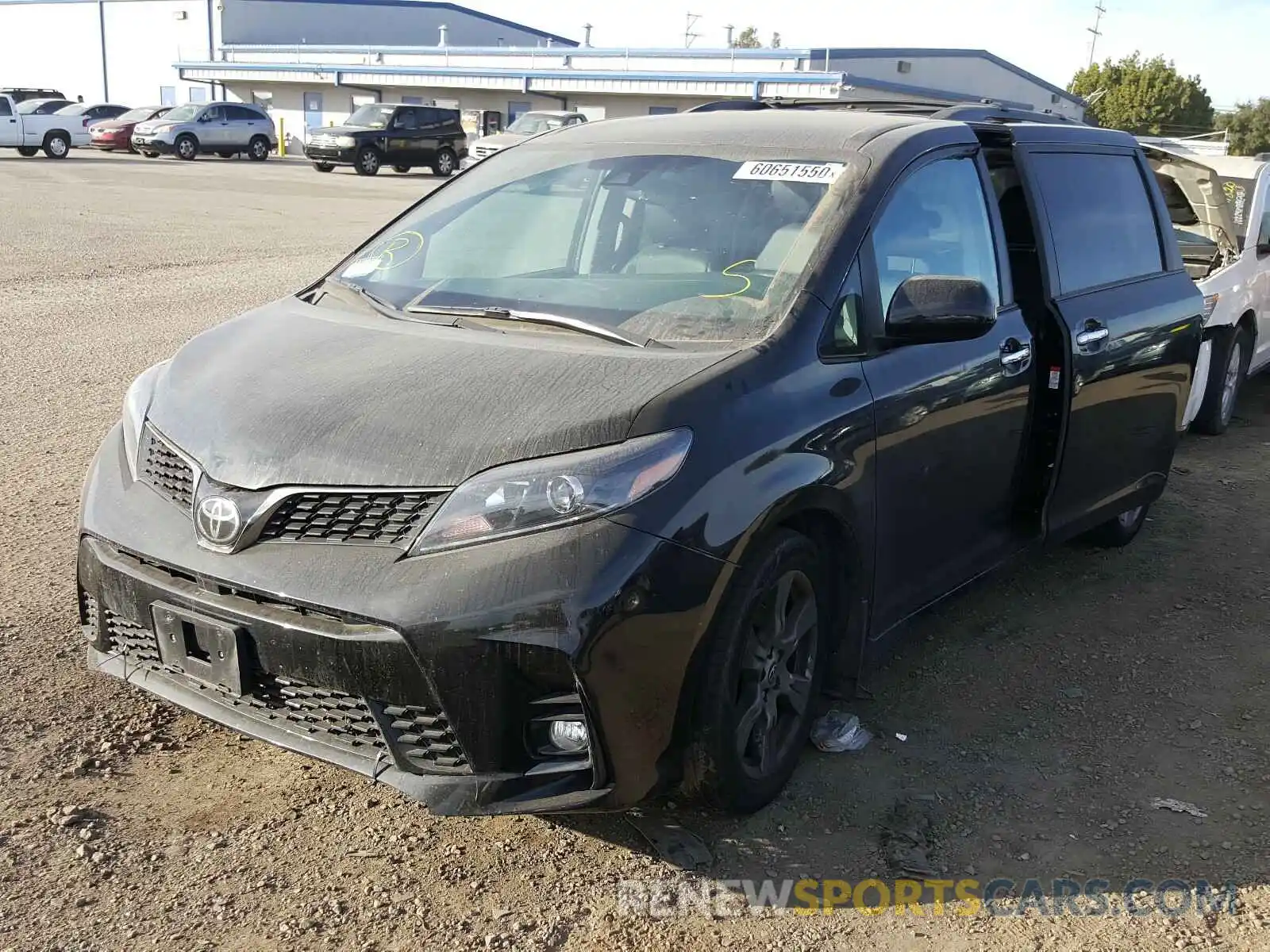 2 Photograph of a damaged car 5TDXZ3DC5LS045494 TOYOTA SIENNA 2020