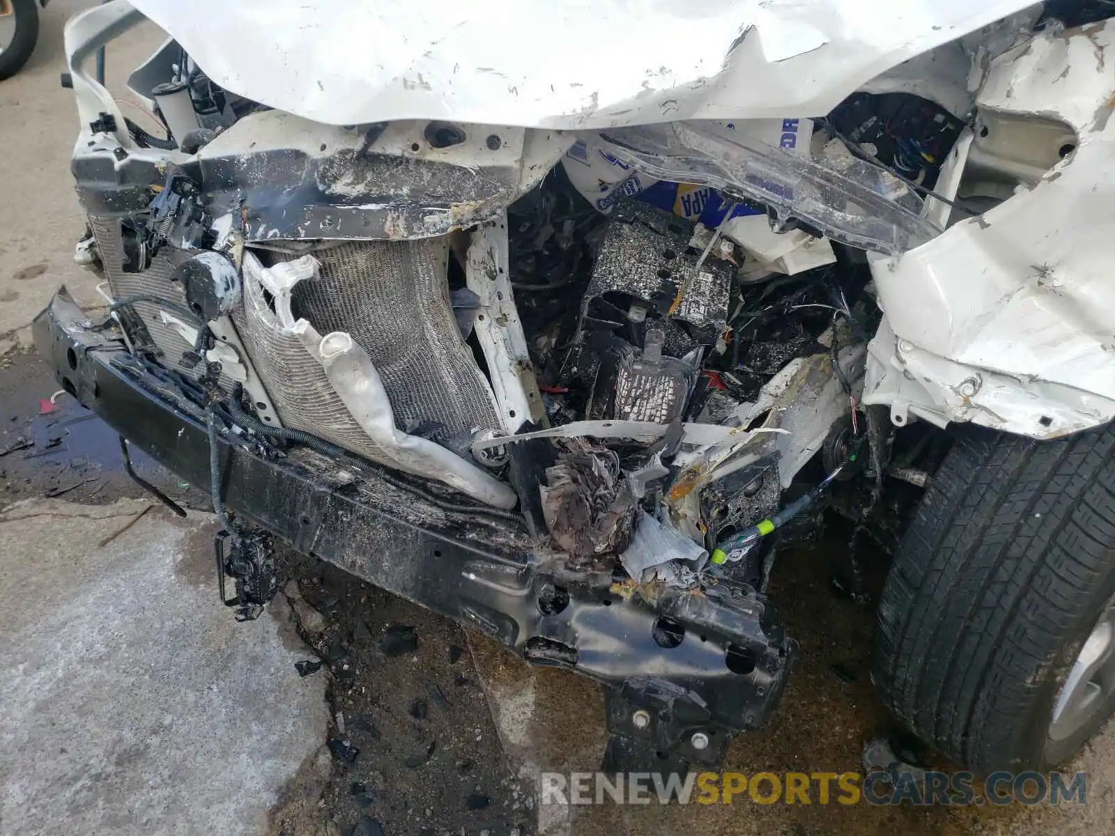 9 Photograph of a damaged car 5TDXZ3DC5LS060853 TOYOTA SIENNA 2020