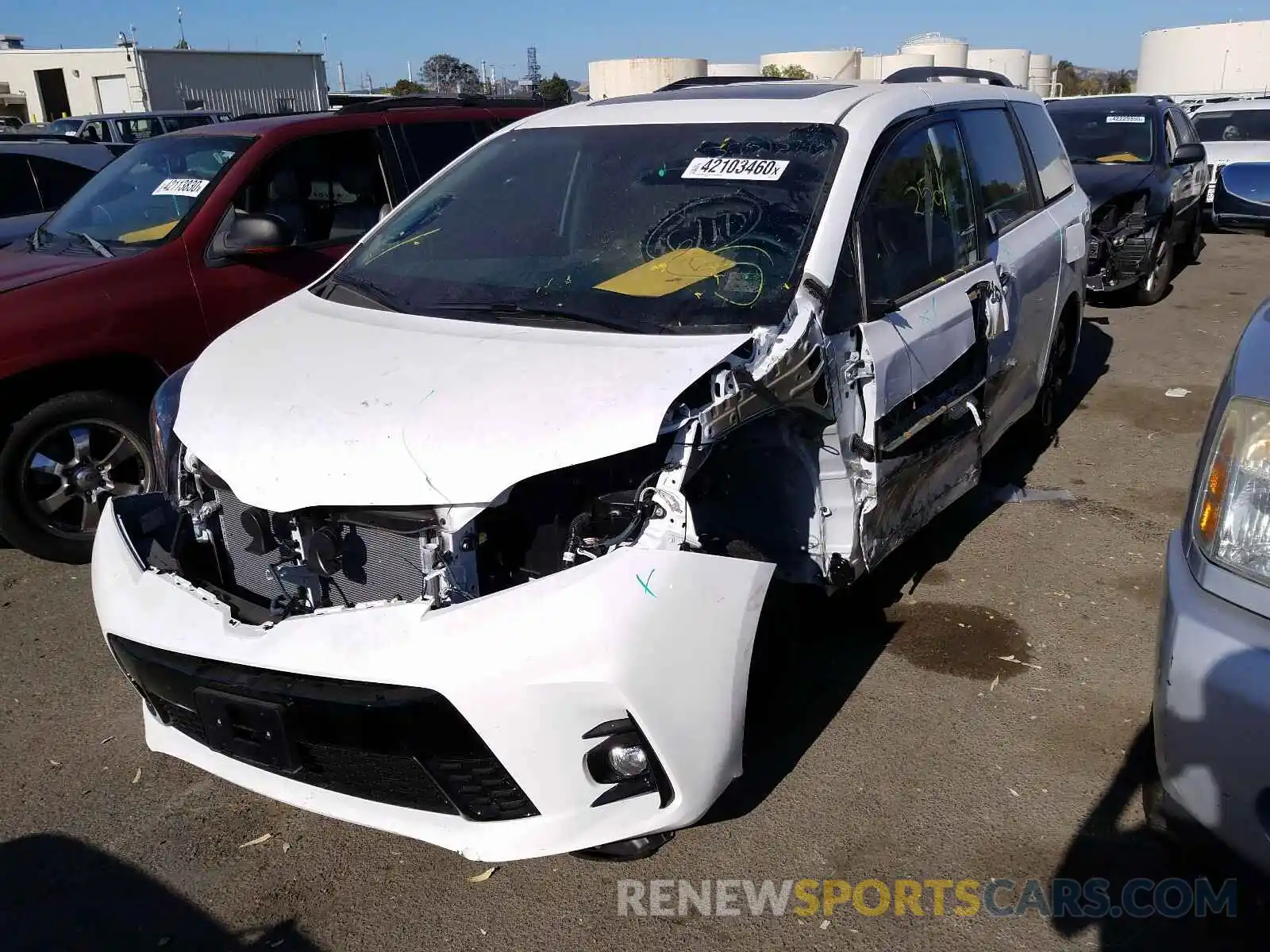 2 Photograph of a damaged car 5TDXZ3DC6LS038375 TOYOTA SIENNA 2020