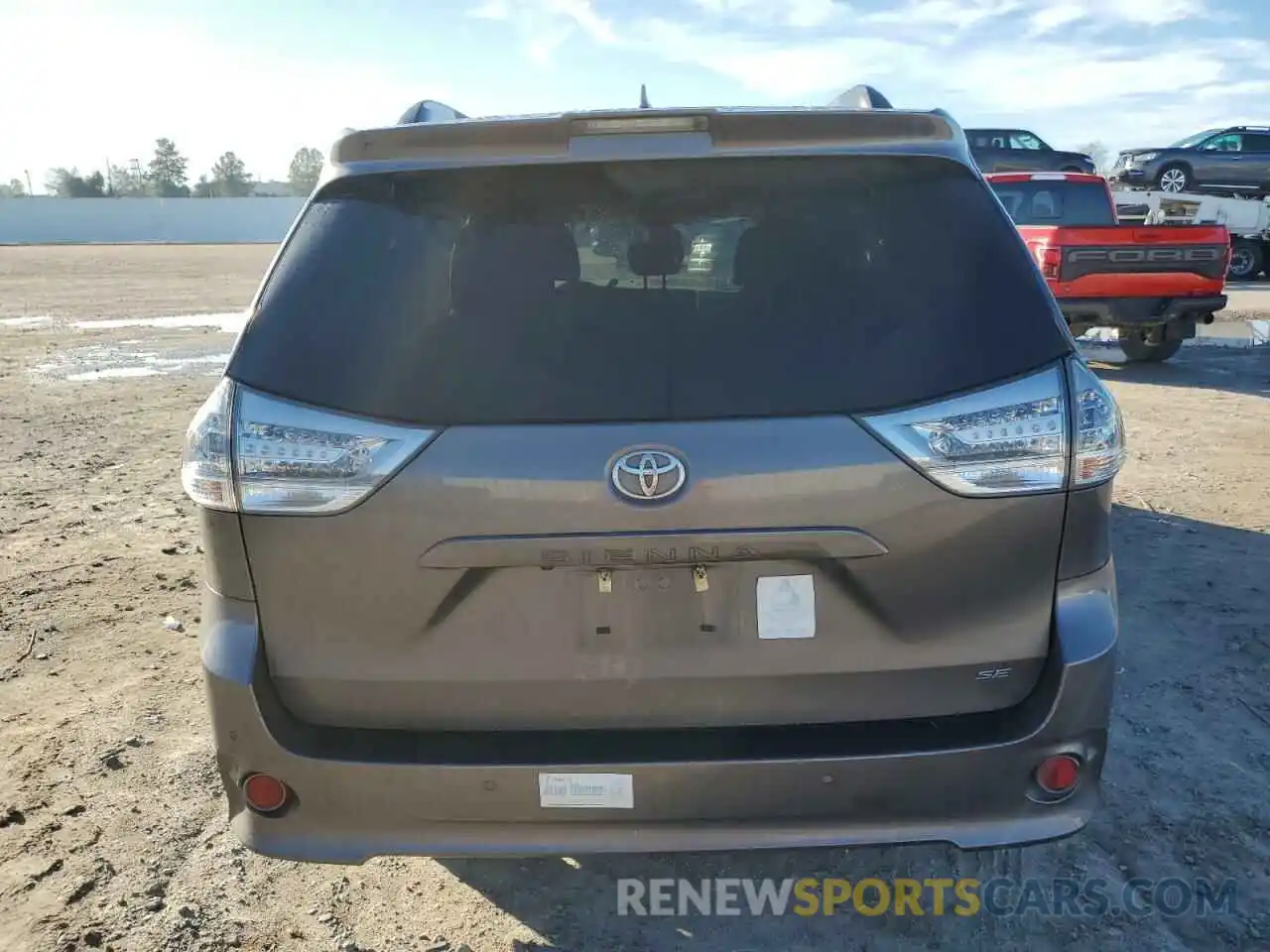 6 Photograph of a damaged car 5TDXZ3DC6LS041244 TOYOTA SIENNA 2020