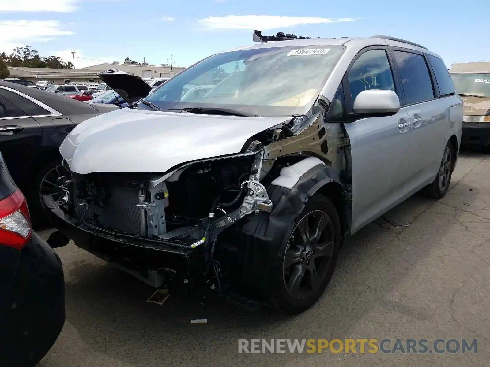 2 Photograph of a damaged car 5TDXZ3DC6LS057962 TOYOTA SIENNA 2020