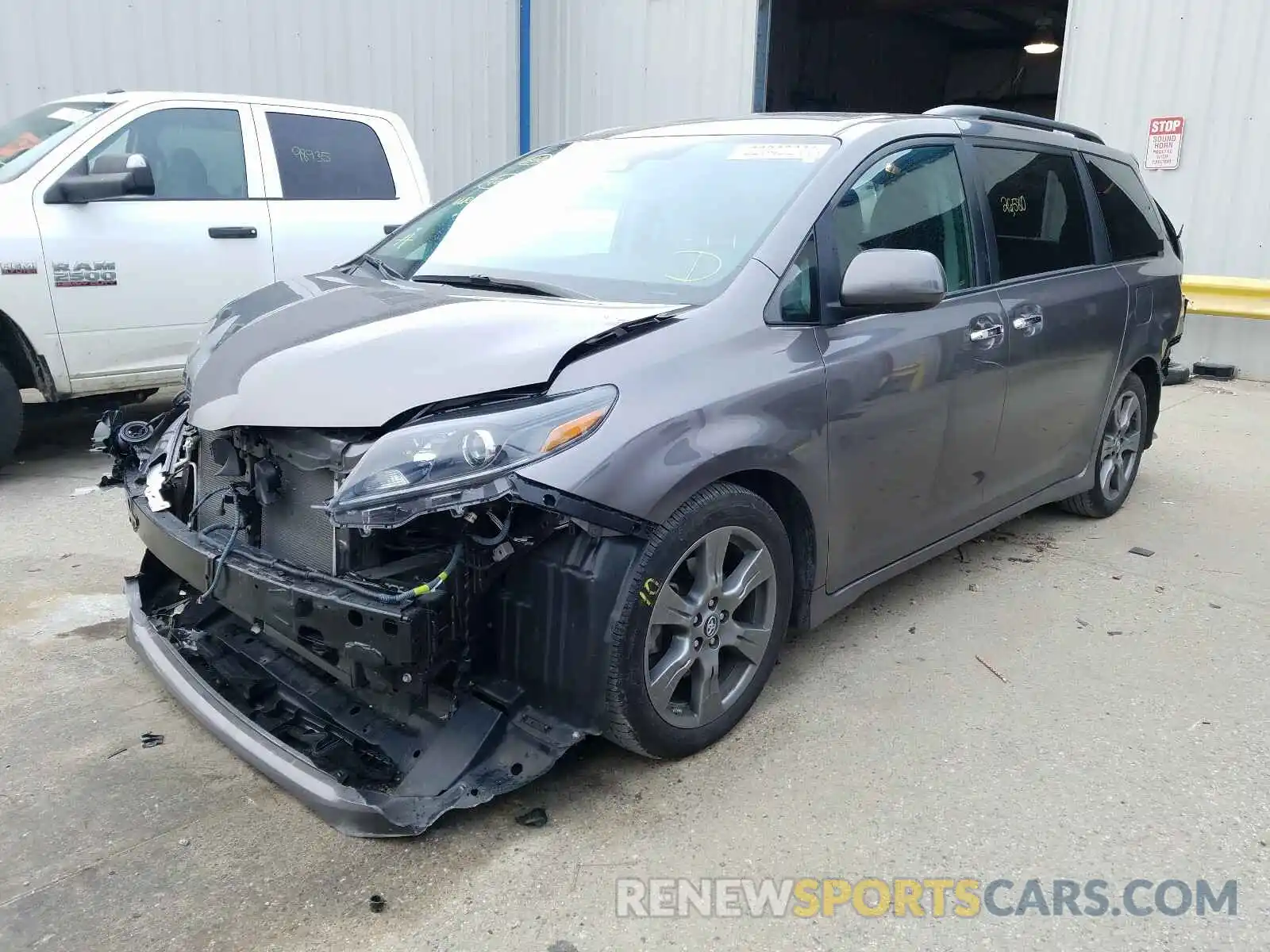 2 Photograph of a damaged car 5TDXZ3DC7LS023576 TOYOTA SIENNA 2020