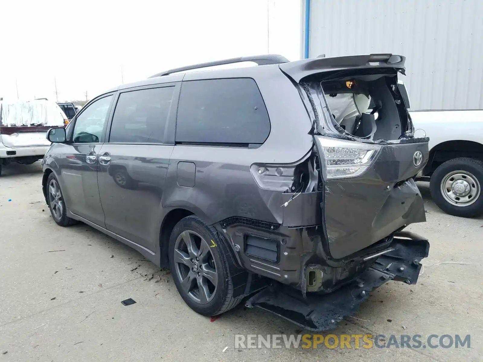 3 Photograph of a damaged car 5TDXZ3DC7LS023576 TOYOTA SIENNA 2020