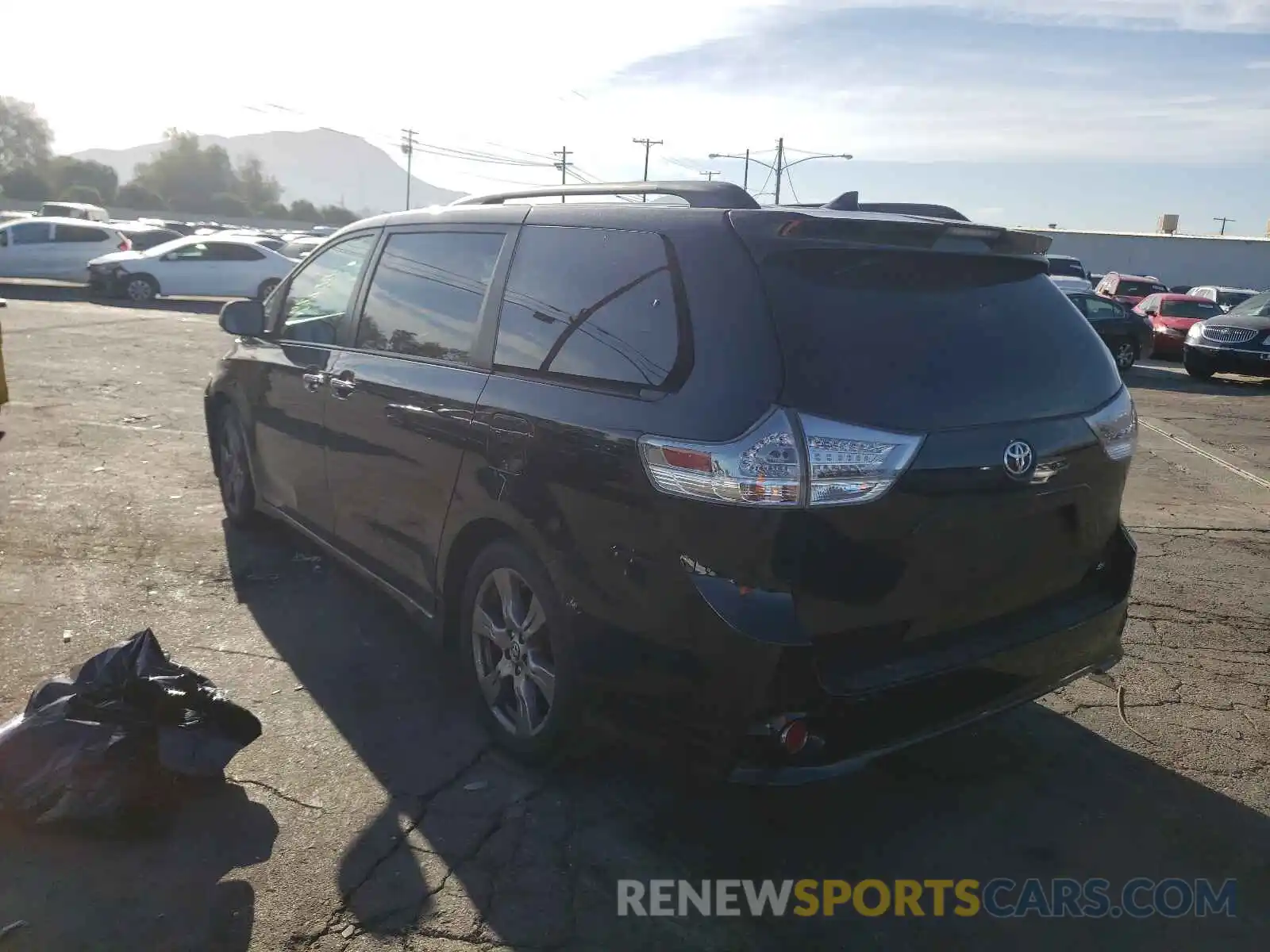 3 Photograph of a damaged car 5TDXZ3DC7LS023917 TOYOTA SIENNA 2020