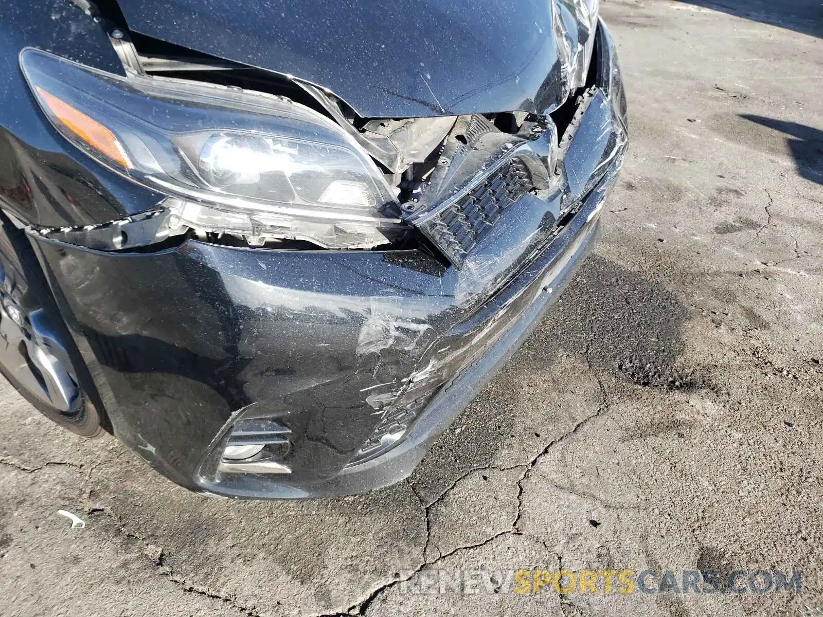 9 Photograph of a damaged car 5TDXZ3DC7LS023917 TOYOTA SIENNA 2020