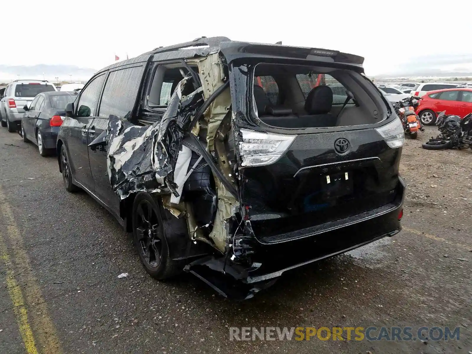 3 Photograph of a damaged car 5TDXZ3DC7LS031676 TOYOTA SIENNA 2020