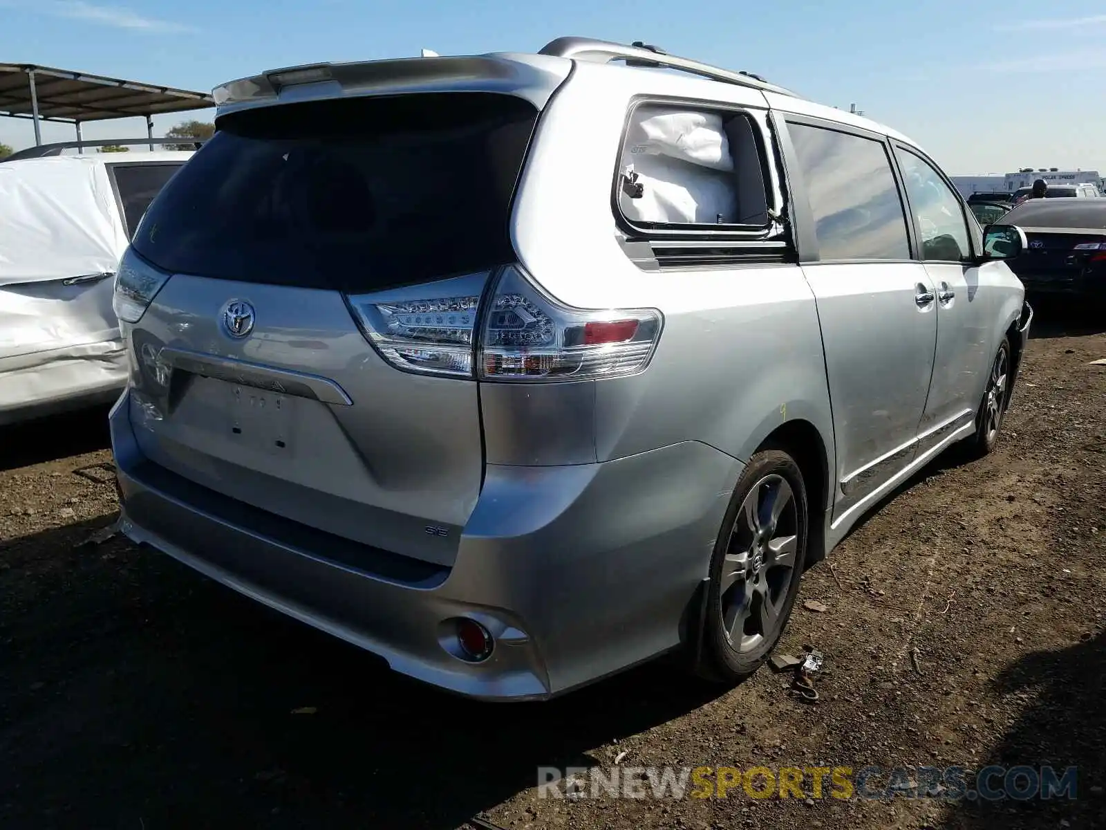 4 Photograph of a damaged car 5TDXZ3DC7LS033783 TOYOTA SIENNA 2020