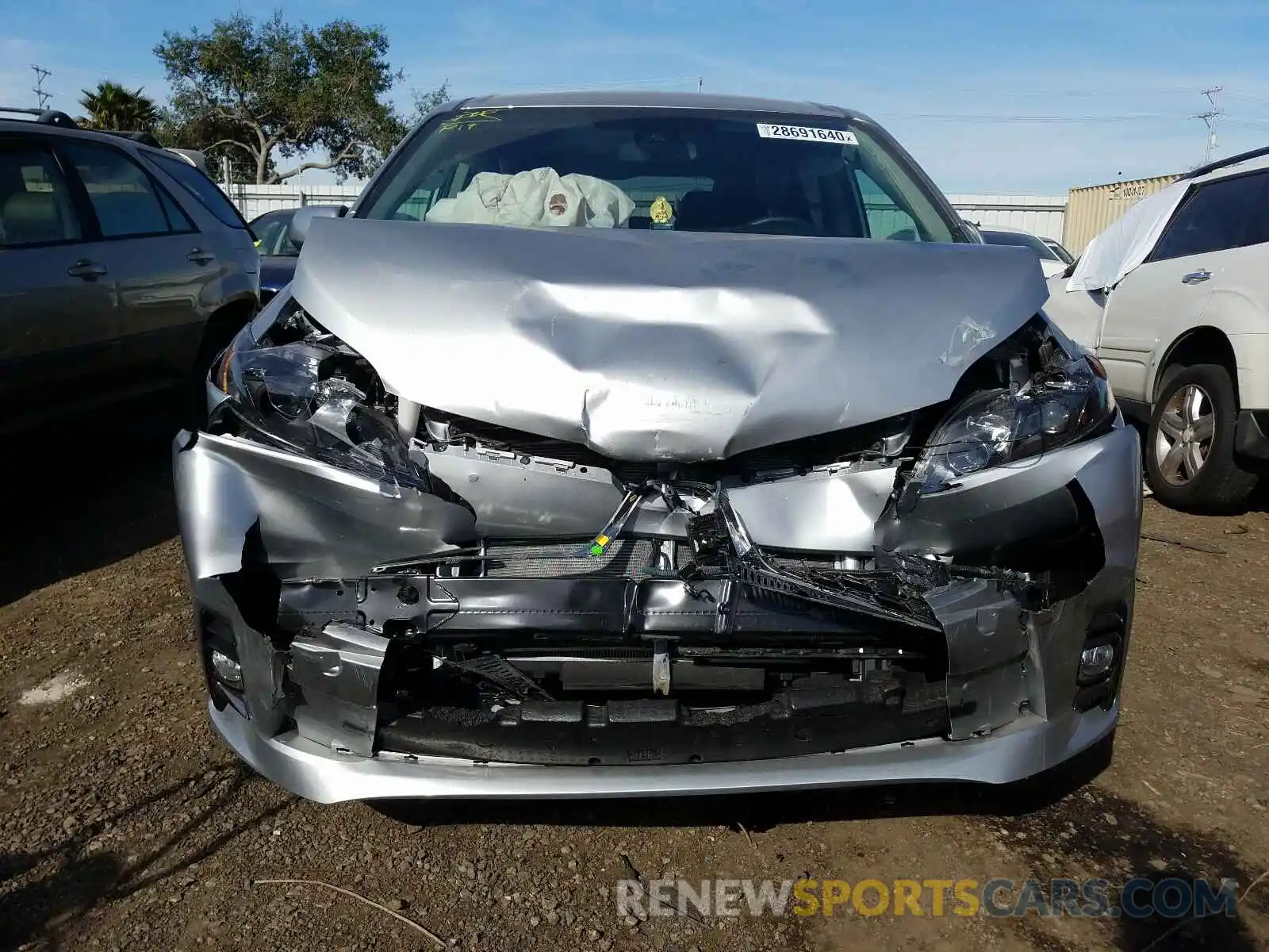 9 Photograph of a damaged car 5TDXZ3DC7LS033783 TOYOTA SIENNA 2020