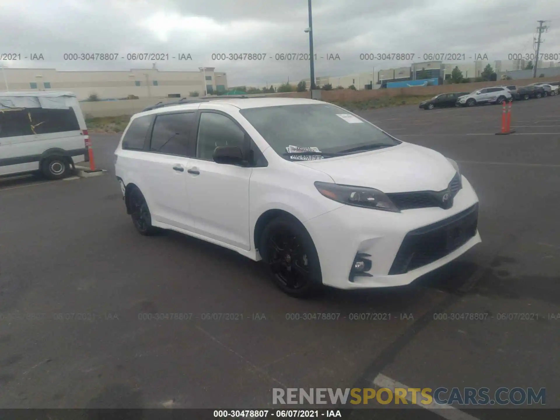 1 Photograph of a damaged car 5TDXZ3DC7LS057016 TOYOTA SIENNA 2020