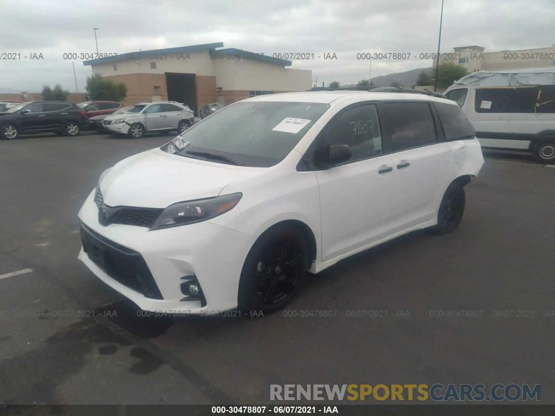 2 Photograph of a damaged car 5TDXZ3DC7LS057016 TOYOTA SIENNA 2020