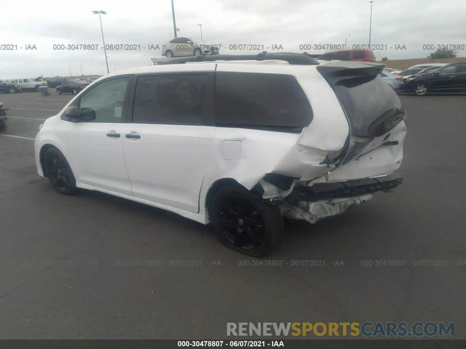 3 Photograph of a damaged car 5TDXZ3DC7LS057016 TOYOTA SIENNA 2020