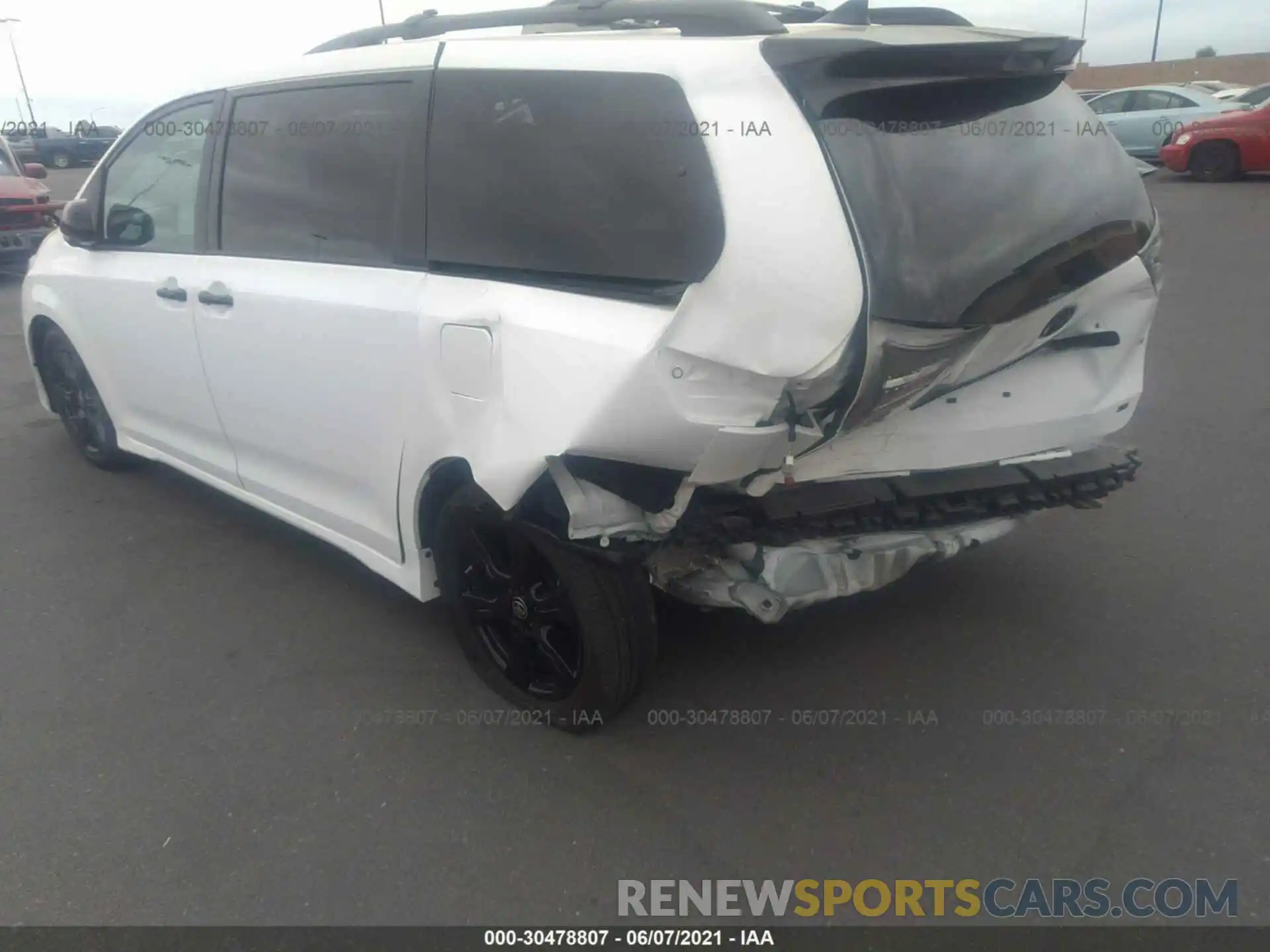 6 Photograph of a damaged car 5TDXZ3DC7LS057016 TOYOTA SIENNA 2020