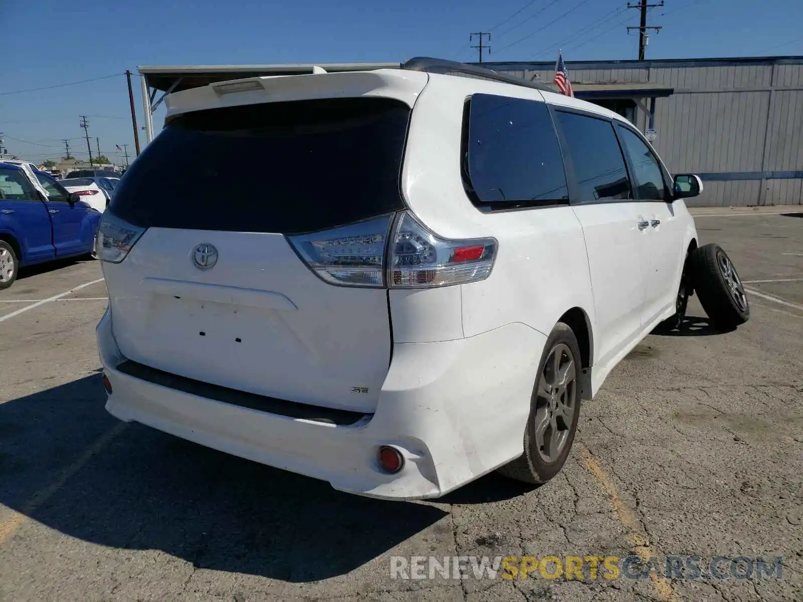 4 Photograph of a damaged car 5TDXZ3DC7LS058604 TOYOTA SIENNA 2020