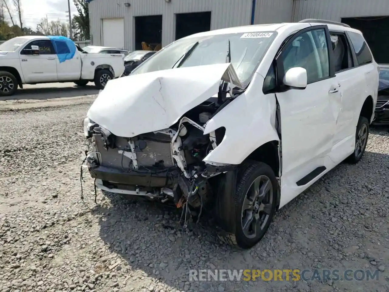 2 Photograph of a damaged car 5TDXZ3DC8LS034392 TOYOTA SIENNA 2020