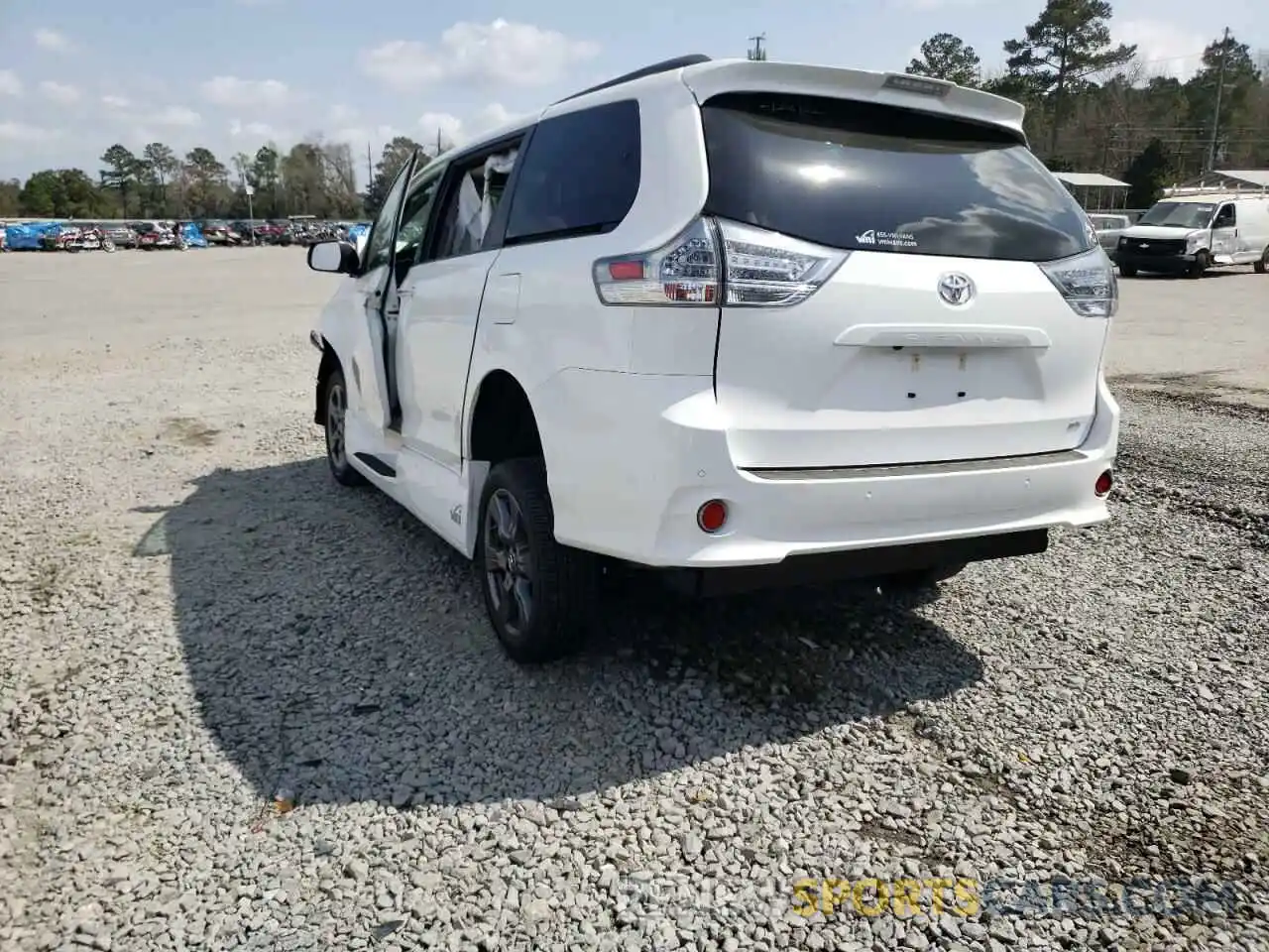 3 Photograph of a damaged car 5TDXZ3DC8LS034392 TOYOTA SIENNA 2020