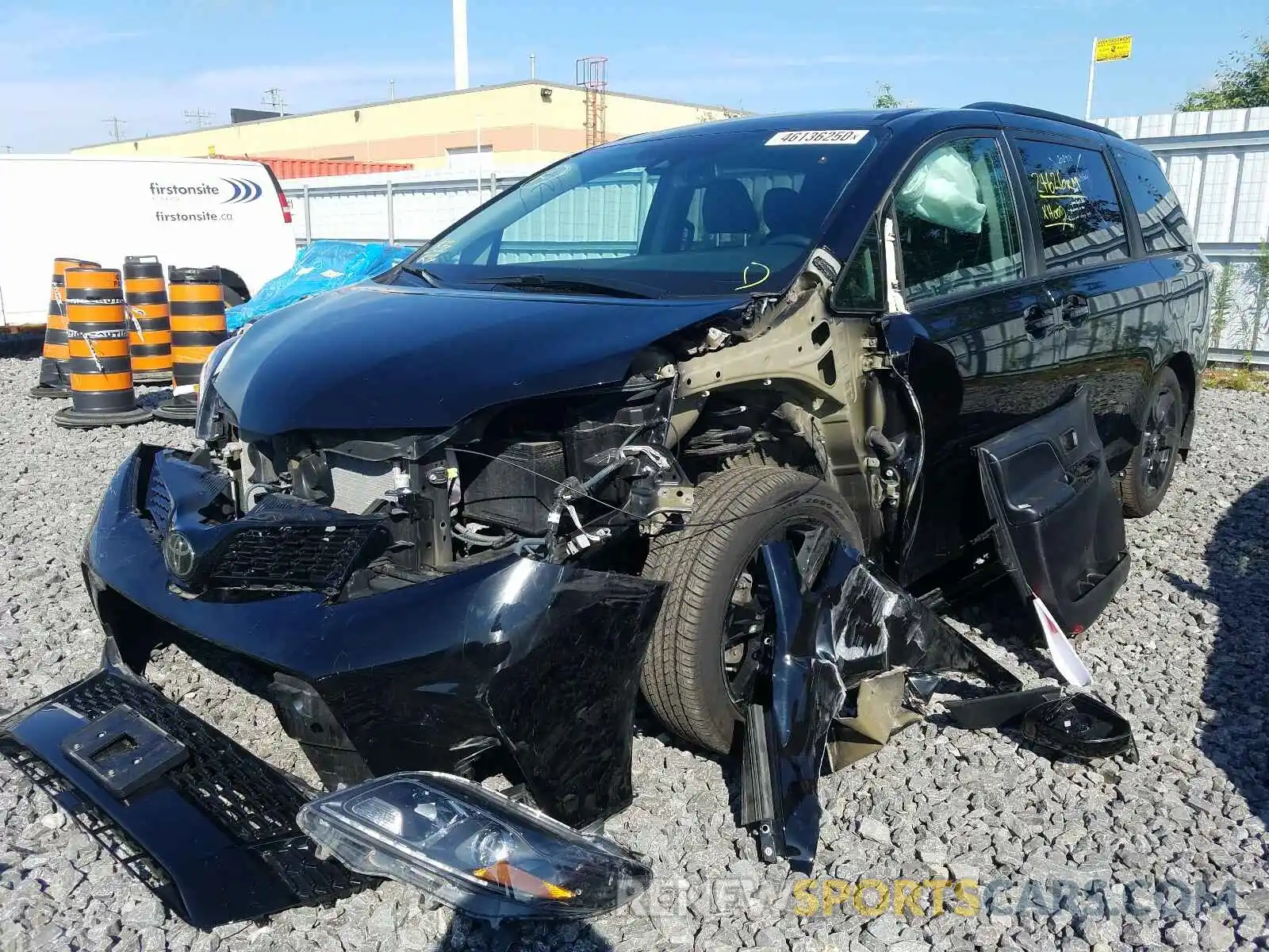 2 Photograph of a damaged car 5TDXZ3DC8LS037468 TOYOTA SIENNA 2020