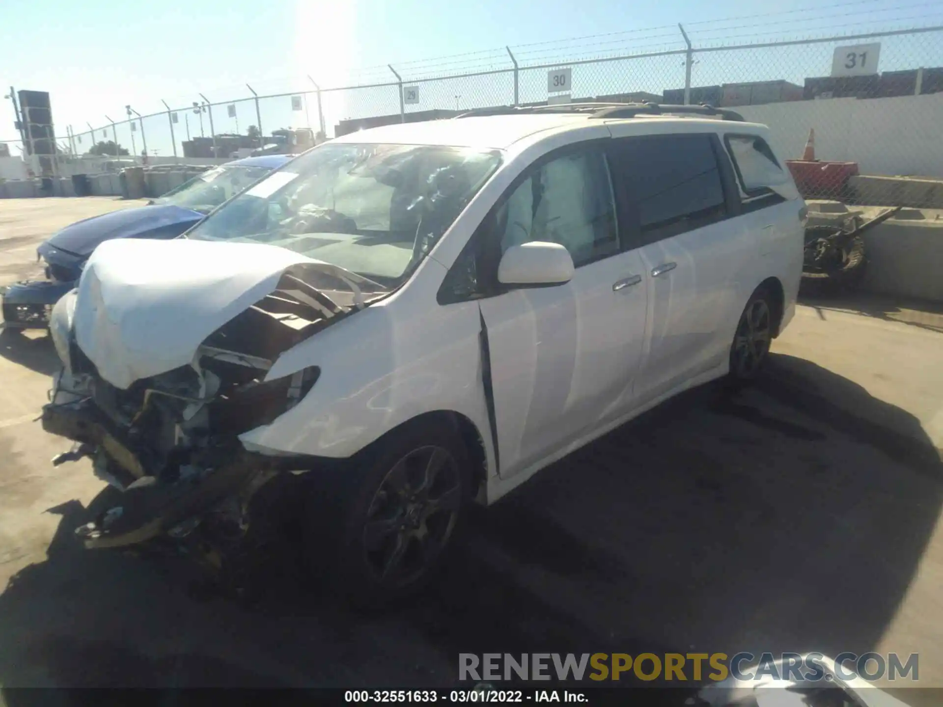 2 Photograph of a damaged car 5TDXZ3DC8LS054951 TOYOTA SIENNA 2020